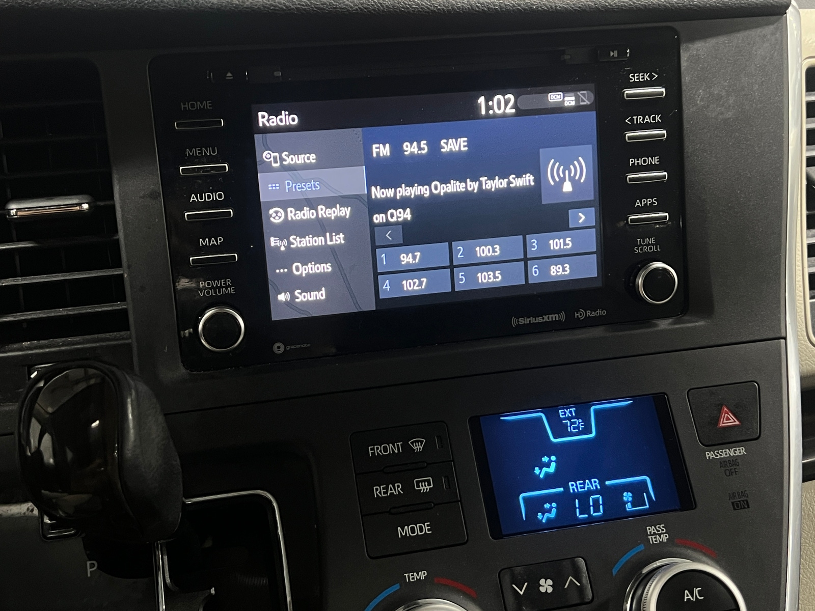 Thumbnail: 2019 Toyota Sienna - 3