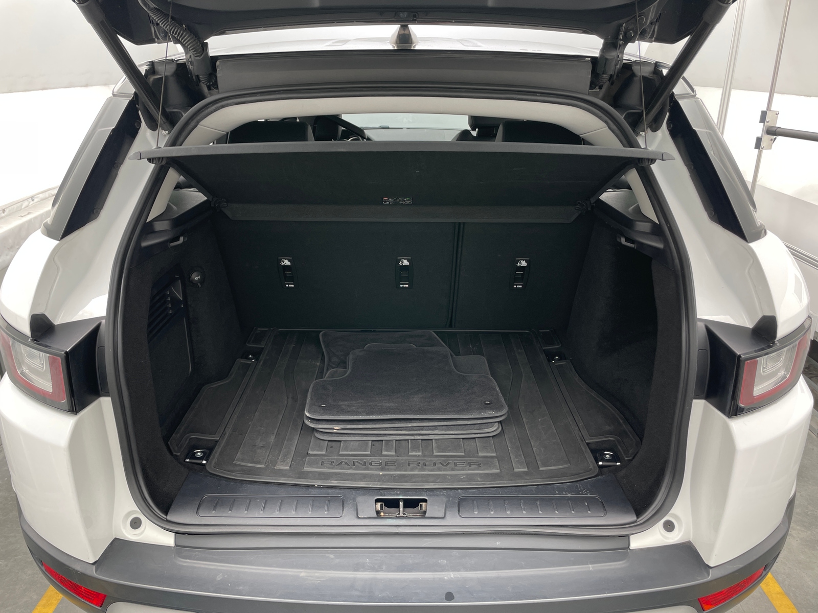 Thumbnail: 2019 Land Rover Range Rover Evoque - 6