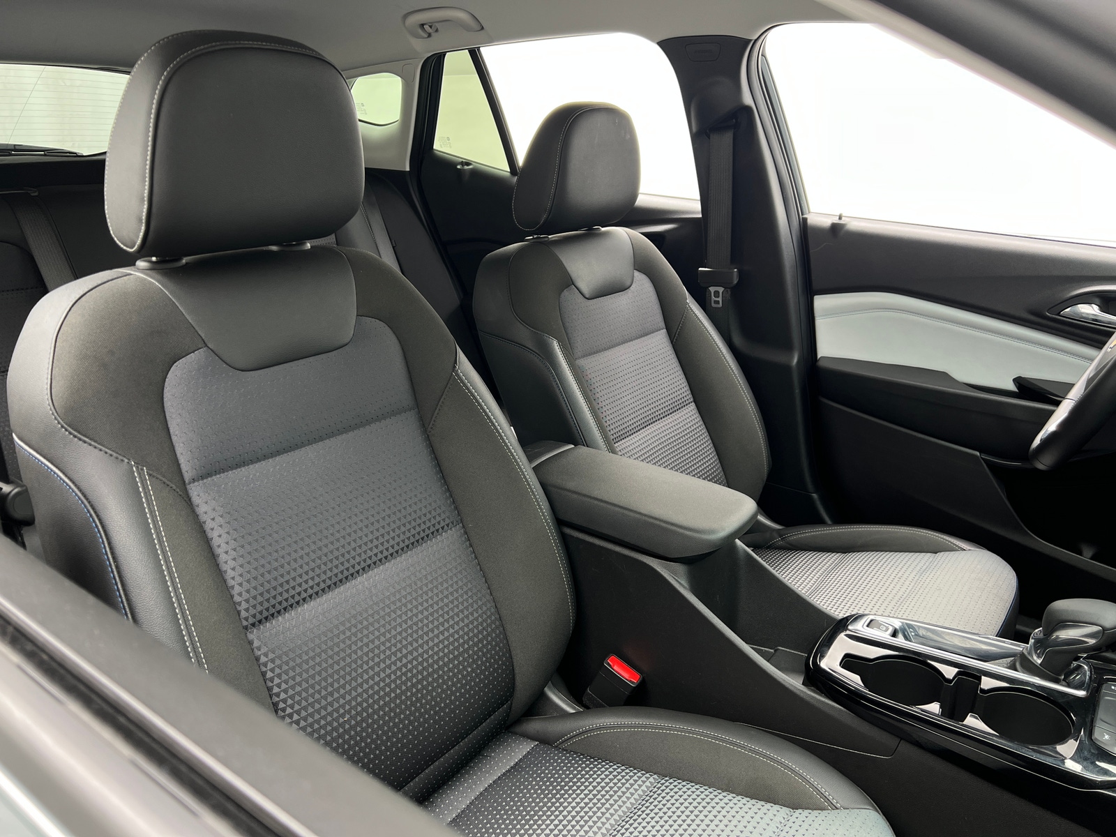 Thumbnail: 2025 Chevrolet Trax - 2