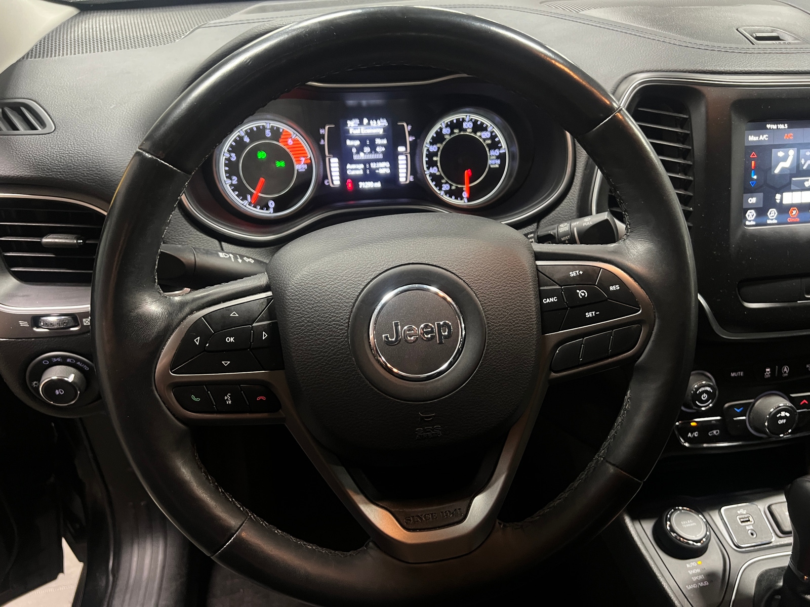 Thumbnail: 2019 Jeep Cherokee - 5