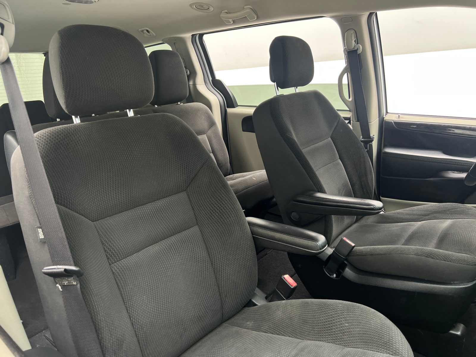 Thumbnail: 2017 Dodge Grand Caravan - 2