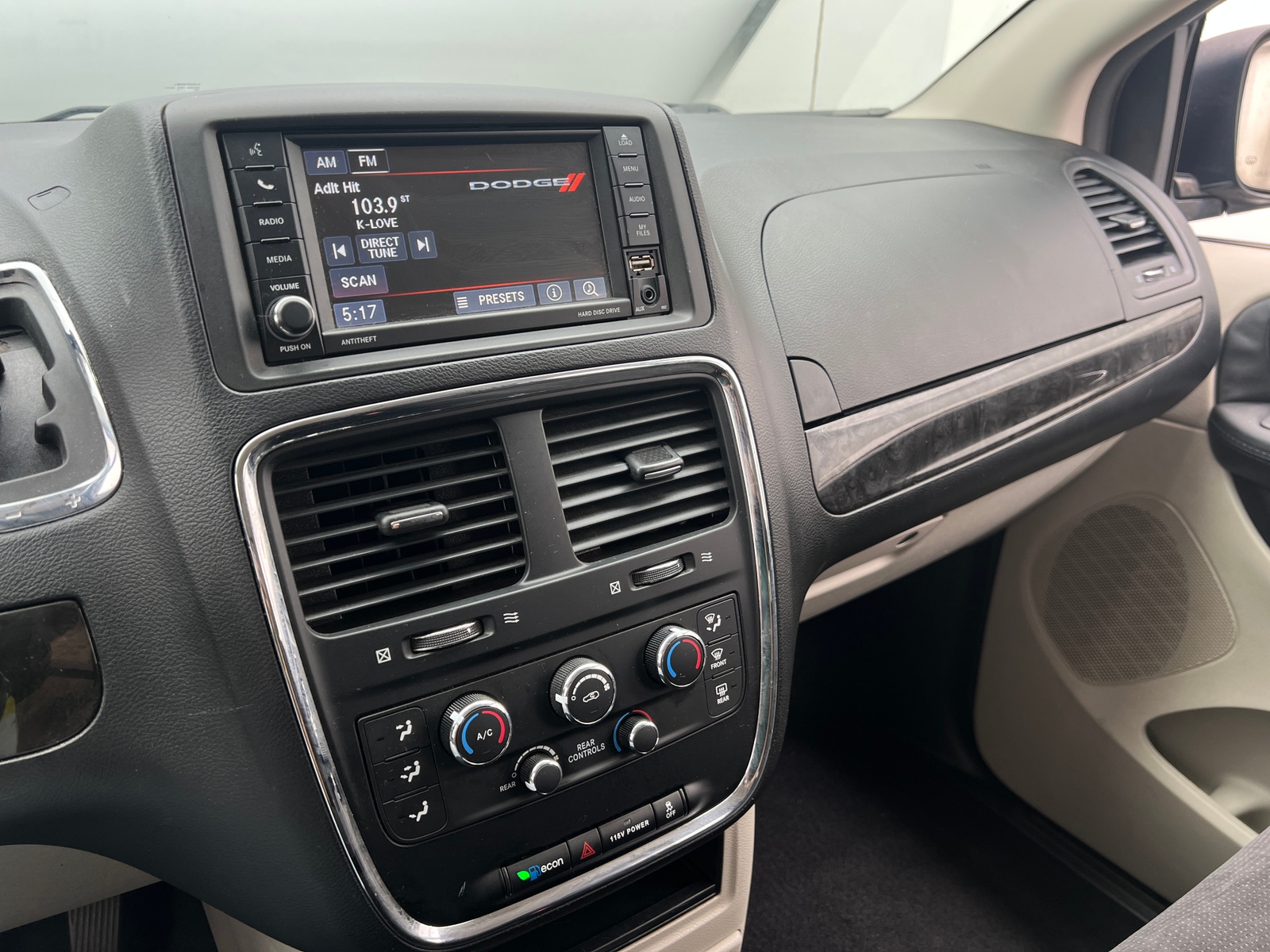 Thumbnail: 2017 Dodge Grand Caravan - 4