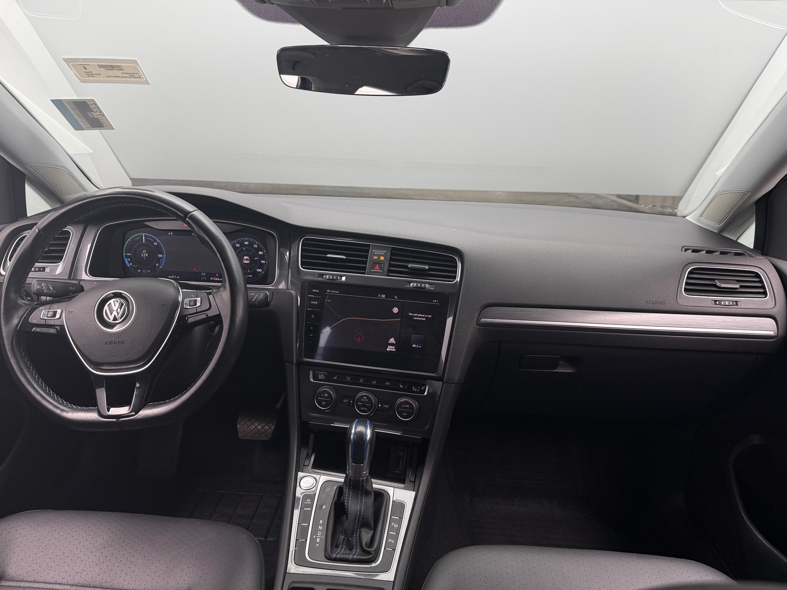 Thumbnail: 2018 Volkswagen e-Golf - 2