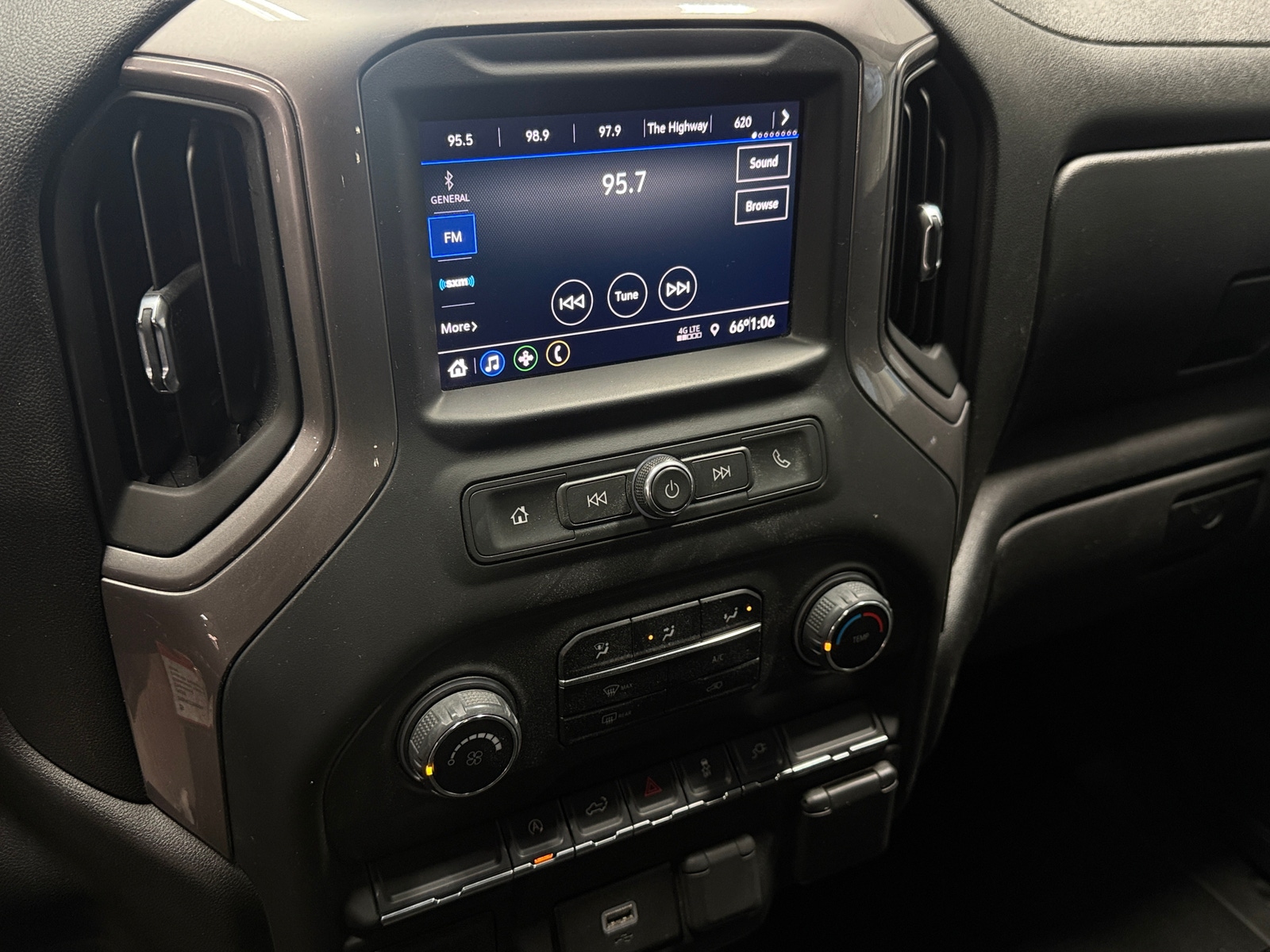 Thumbnail: 2020 Chevrolet Silverado 1500 - 4