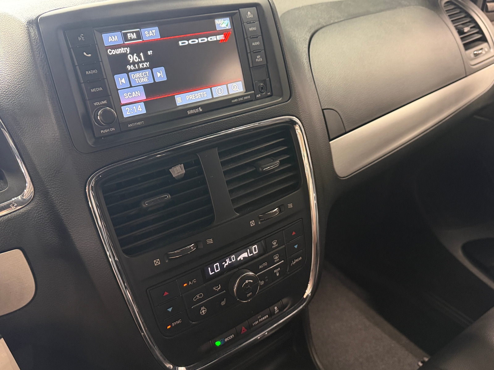 Thumbnail: 2017 Dodge Grand Caravan - 3