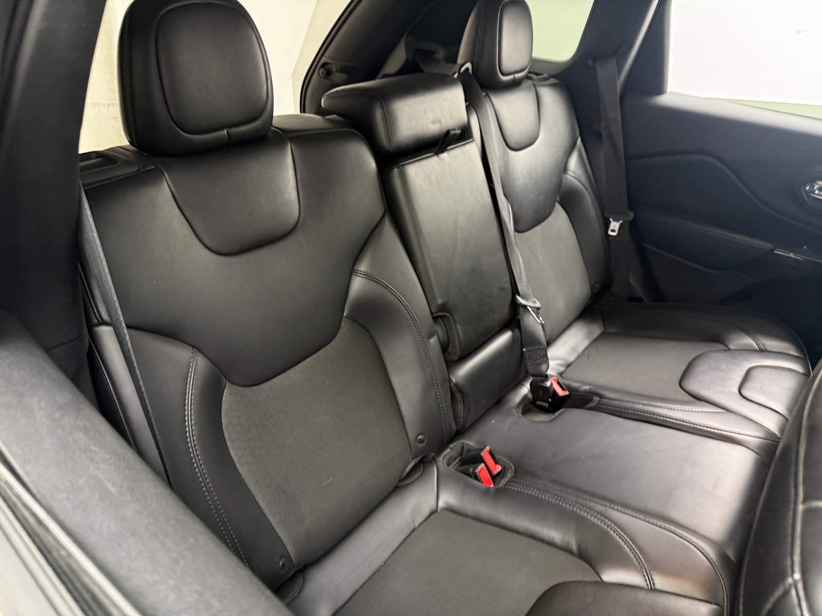 Thumbnail: 2019 Jeep Cherokee - 6