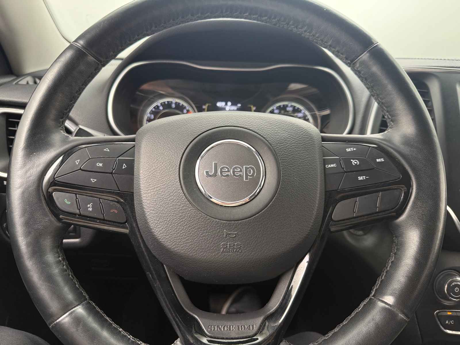 Thumbnail: 2019 Jeep Cherokee - 5