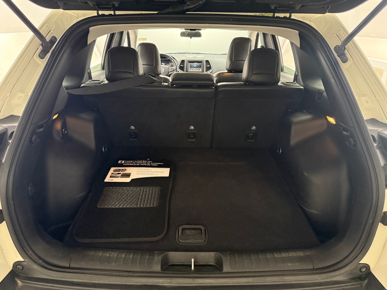 Thumbnail: 2019 Jeep Cherokee - 7