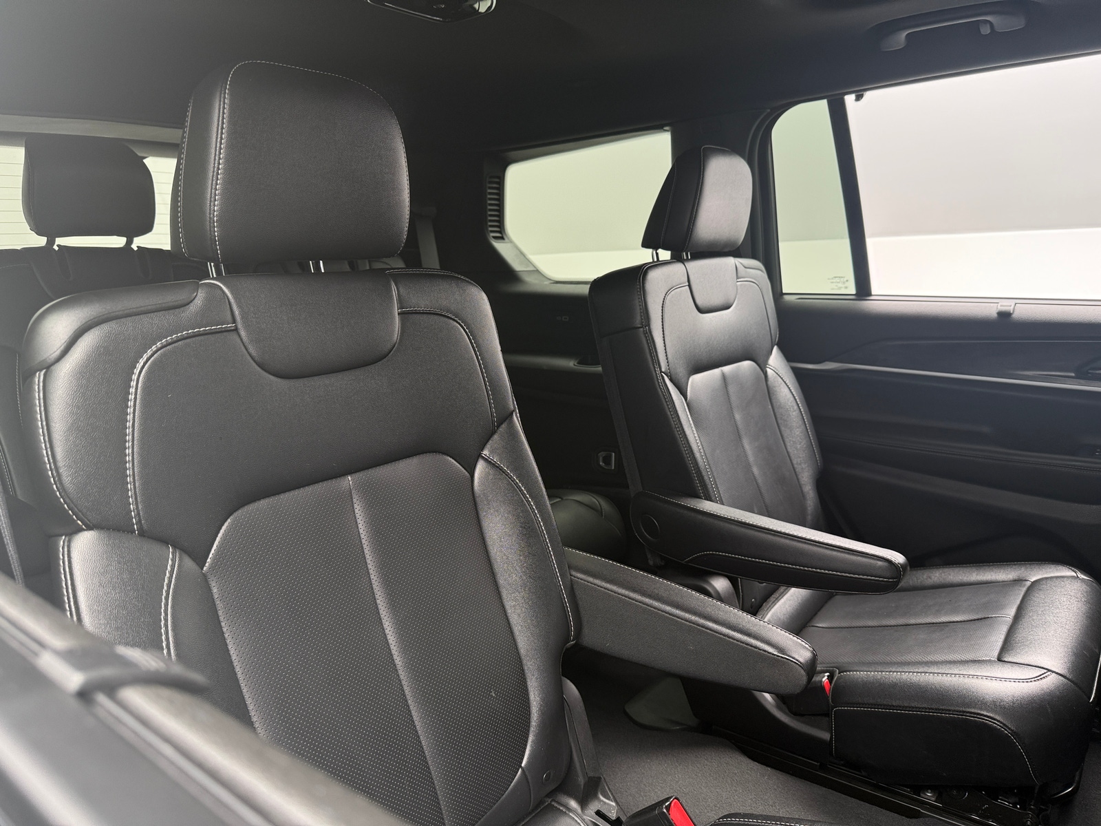Thumbnail: 2024 Jeep Grand Cherokee L - 5