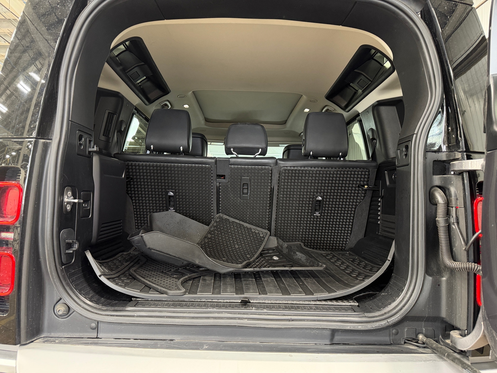 Thumbnail: 2020 Land Rover Defender - 7