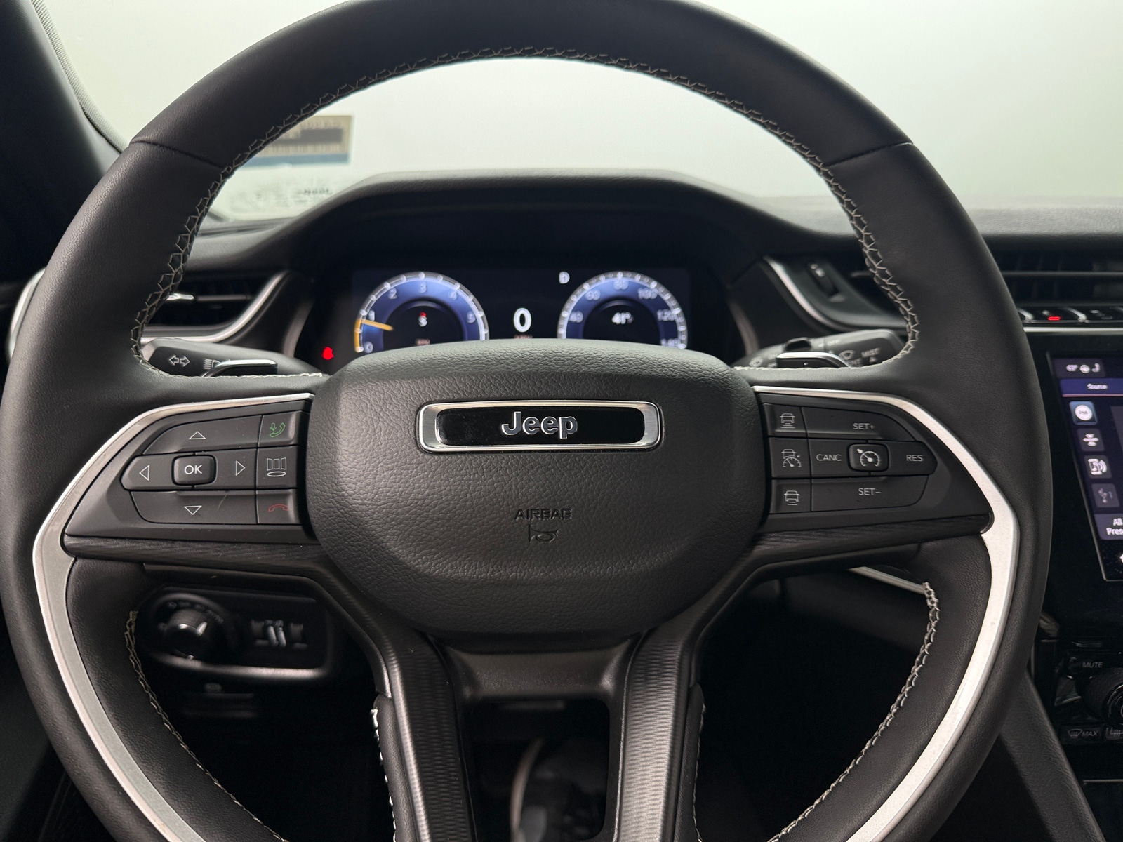 Thumbnail: 2024 Jeep Grand Cherokee - 4