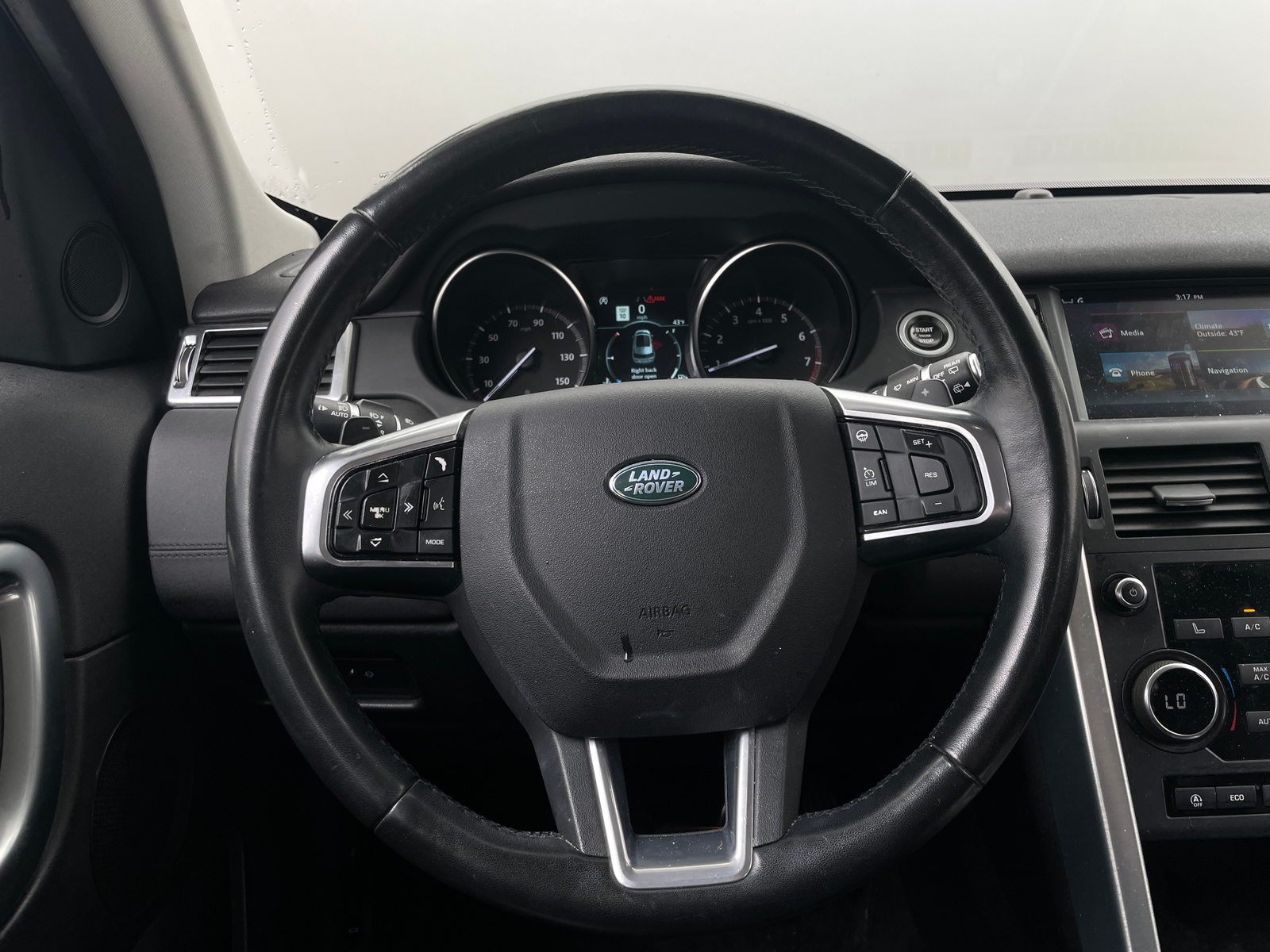 Thumbnail: 2019 Land Rover Discovery Sport - 4