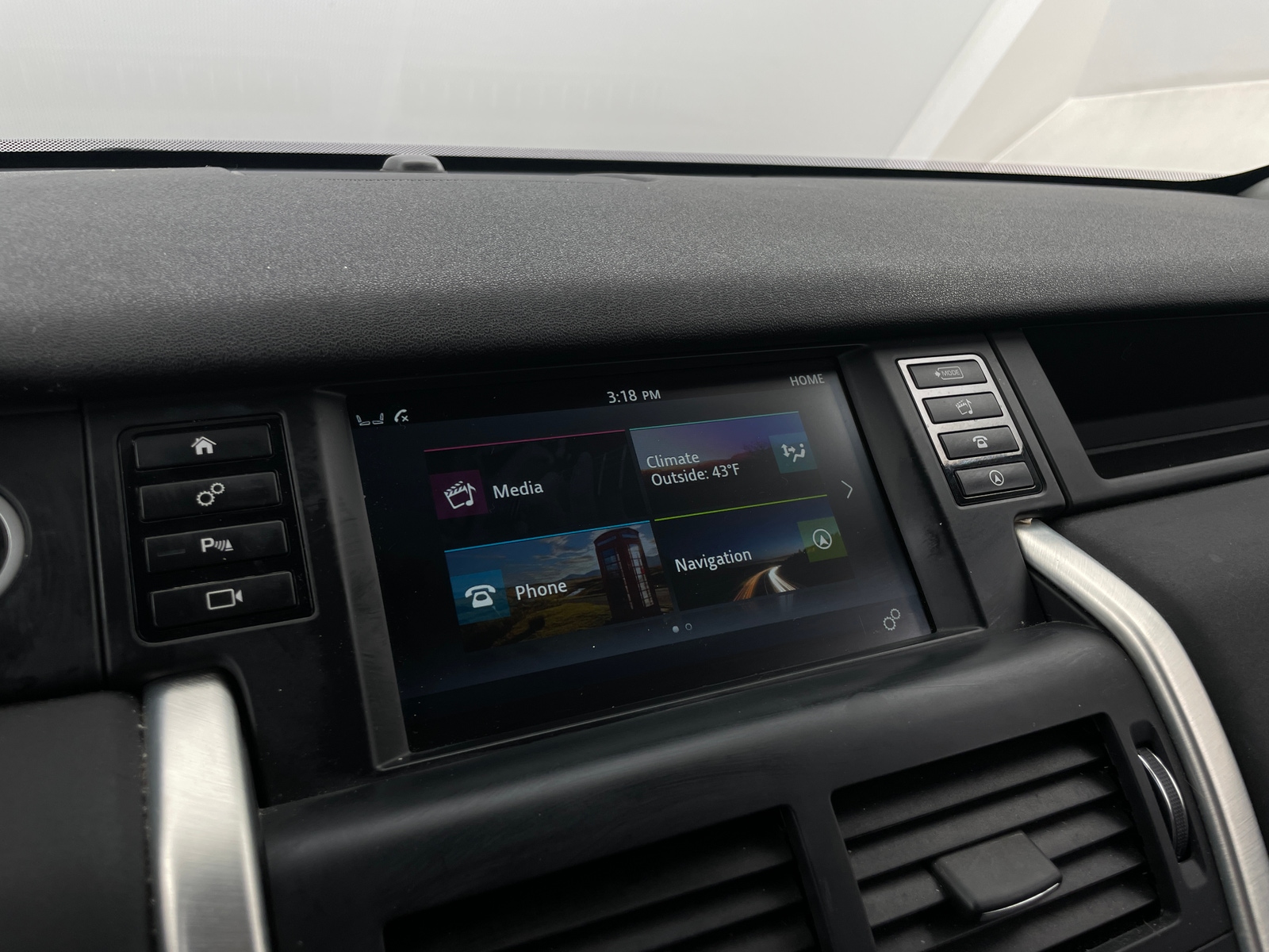Thumbnail: 2019 Land Rover Discovery Sport - 3