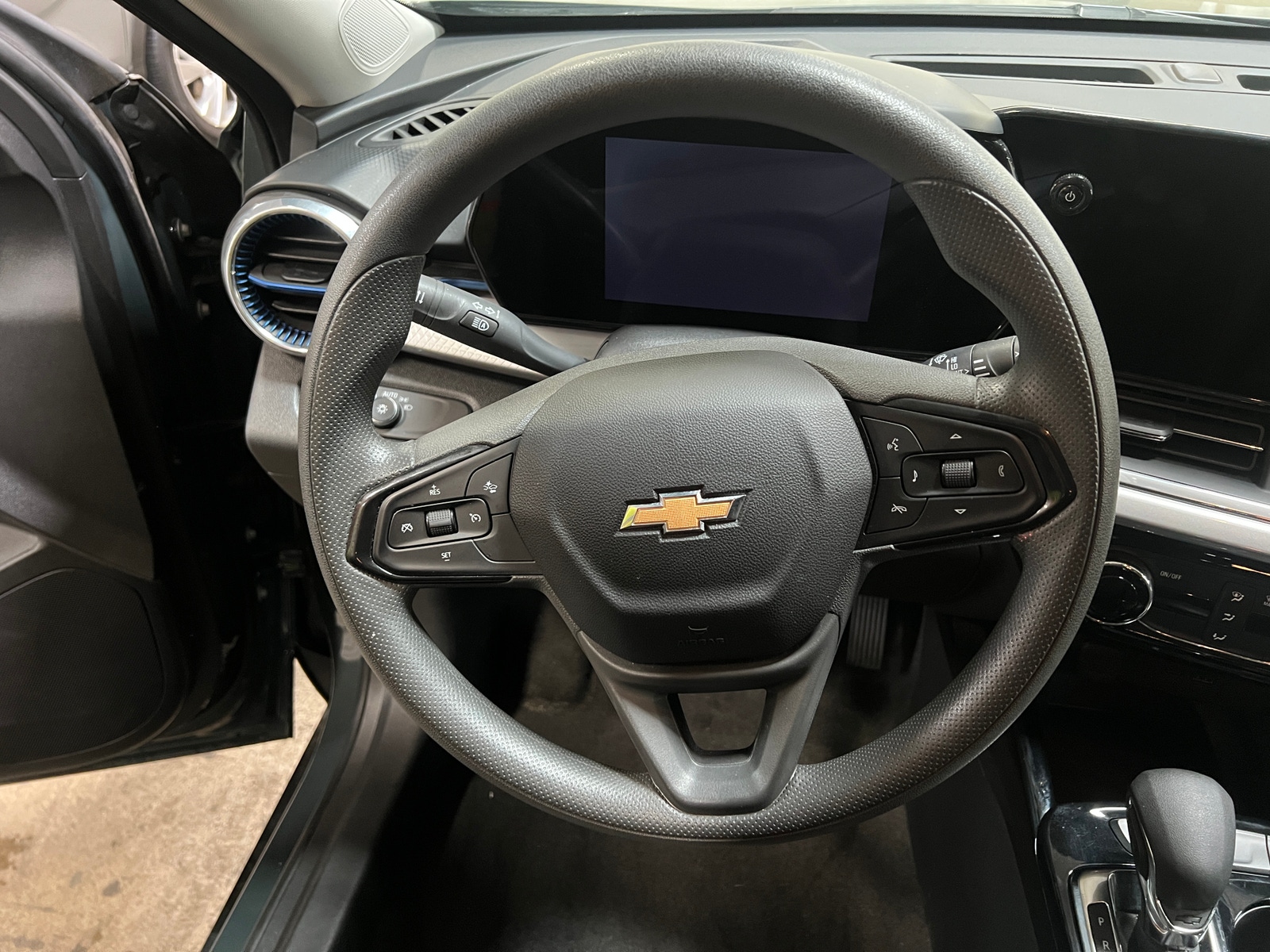 Thumbnail: 2025 Chevrolet Trax - 5