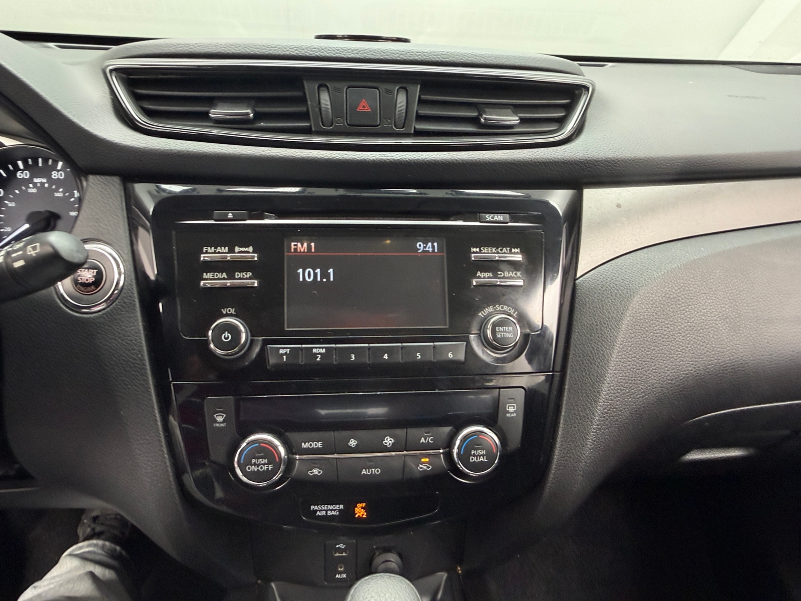 Thumbnail: 2016 Nissan Rogue - 4