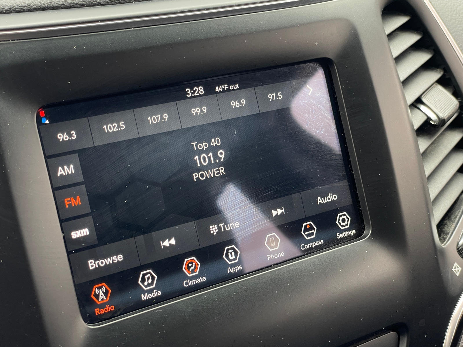Thumbnail: 2019 Jeep Cherokee - 4