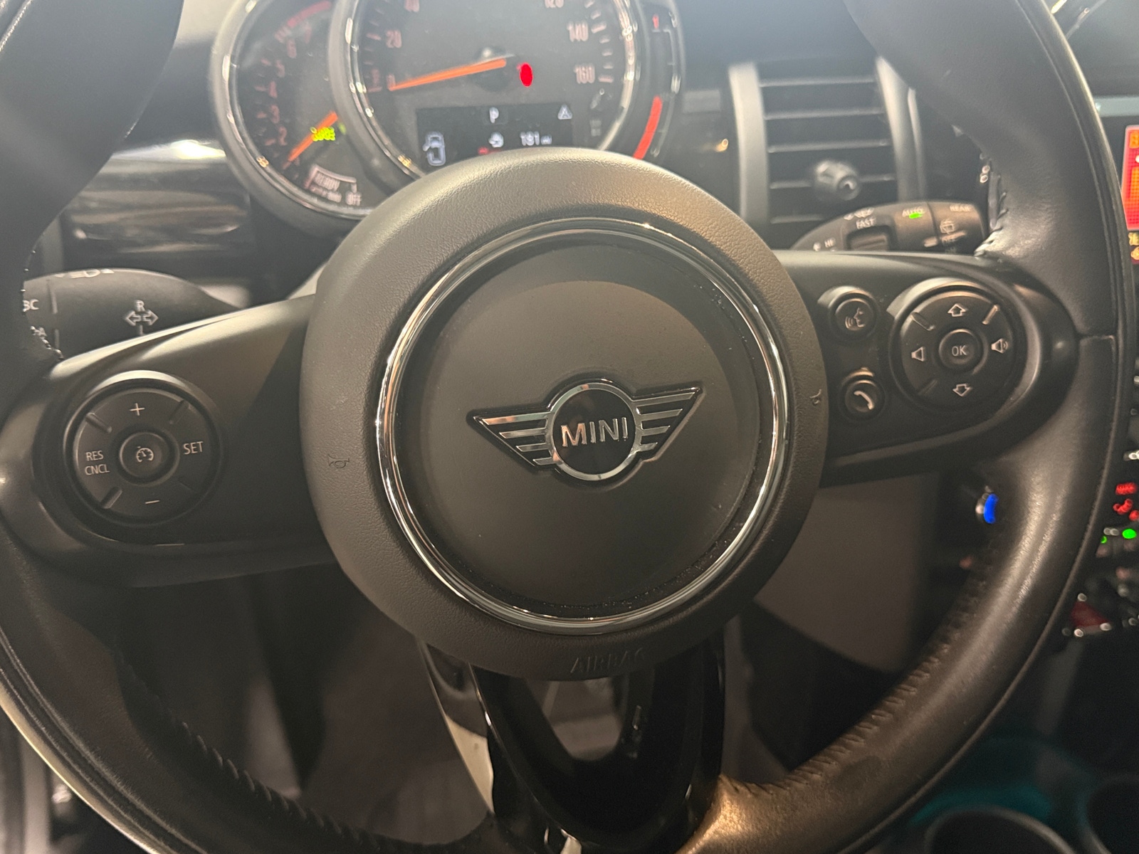 Thumbnail: 2021 MINI Cooper Hardtop - 4