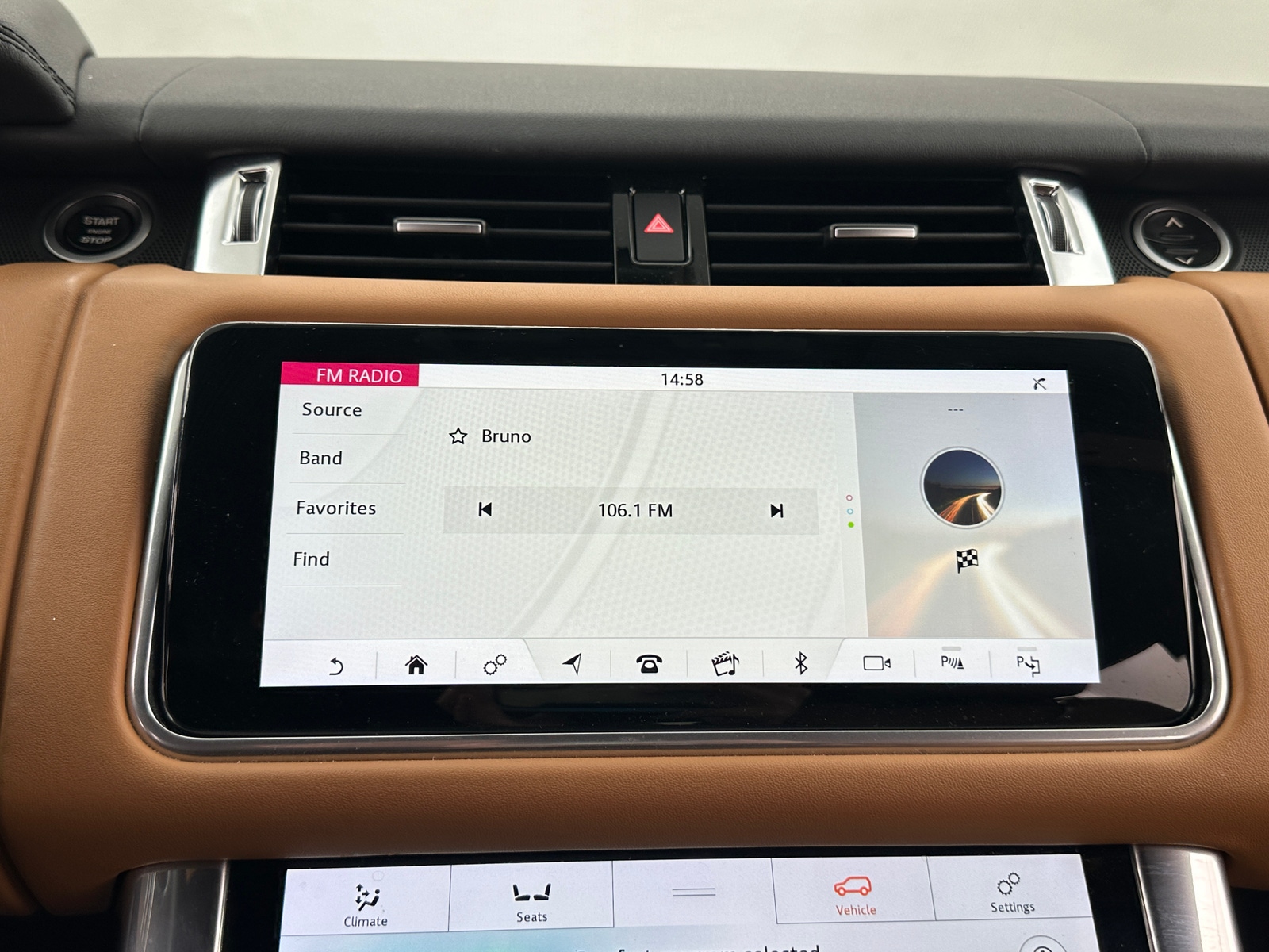 Thumbnail: 2020 Land Rover Range Rover Sport - 3