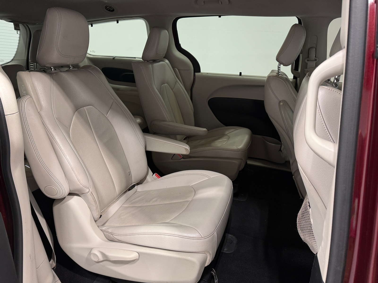 Thumbnail: 2018 Chrysler Pacifica - 5