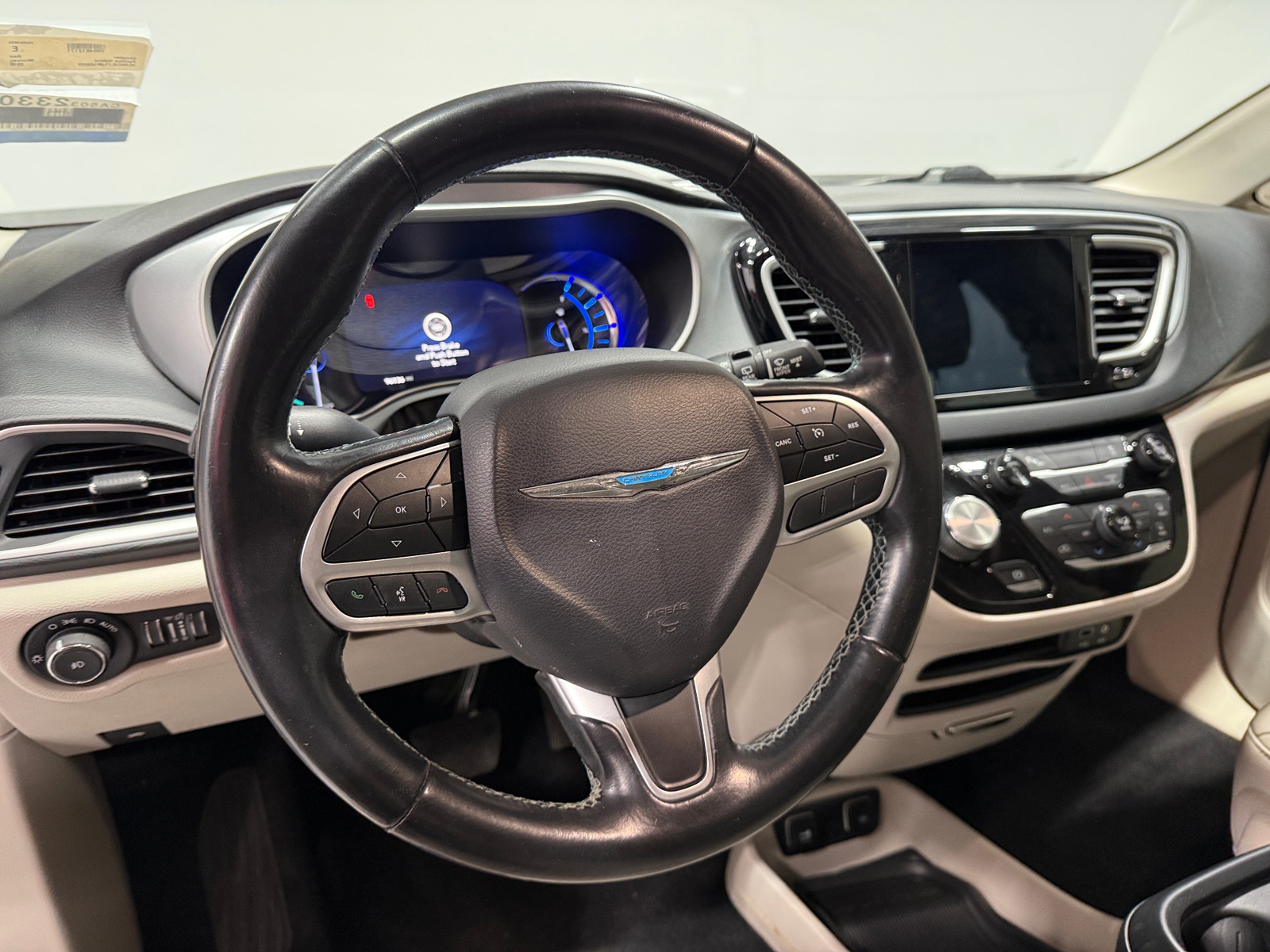 Thumbnail: 2018 Chrysler Pacifica - 4