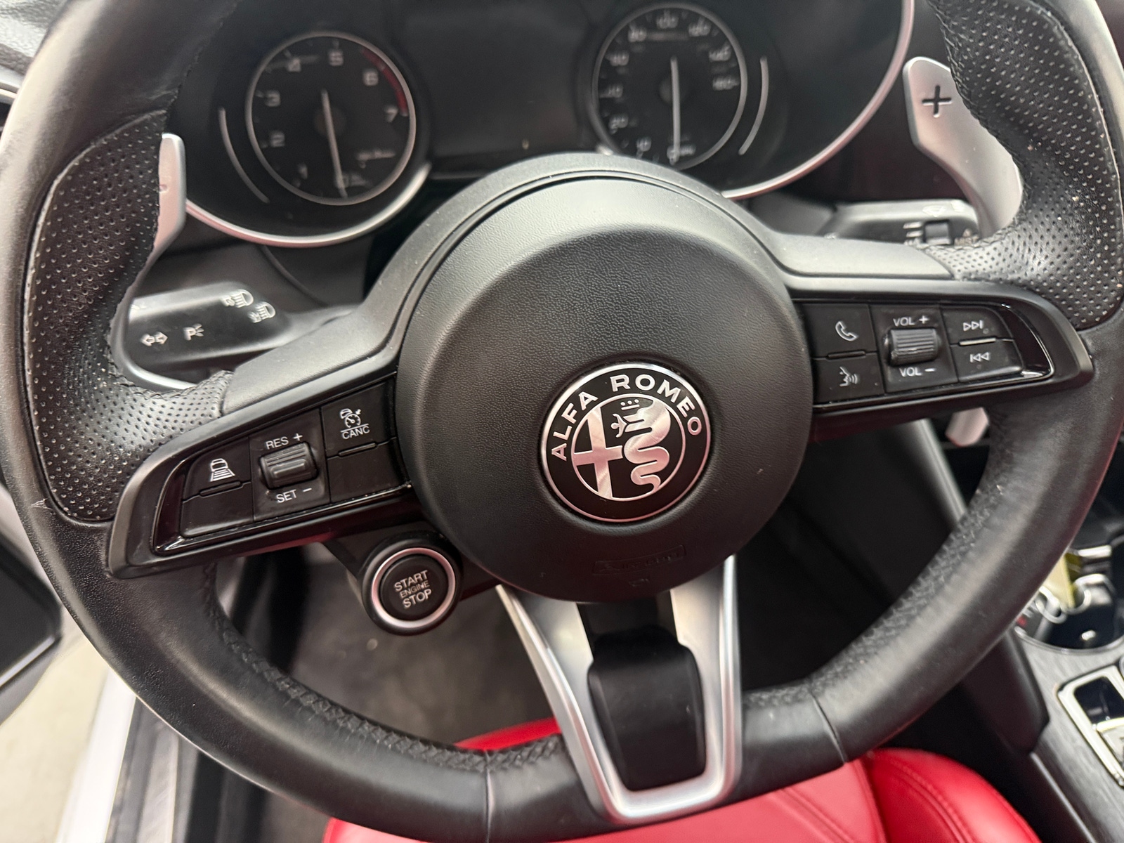Thumbnail: 2022 Alfa Romeo Giulia - 4