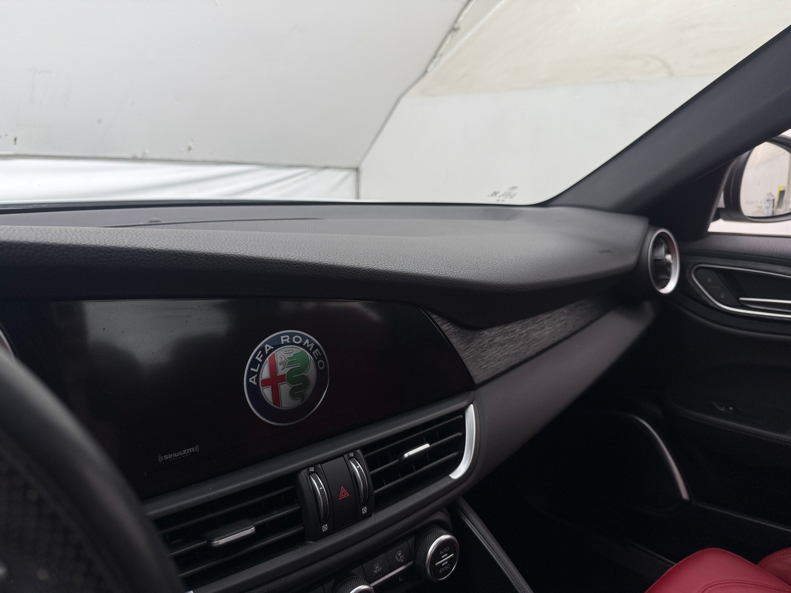 Thumbnail: 2022 Alfa Romeo Giulia - 3