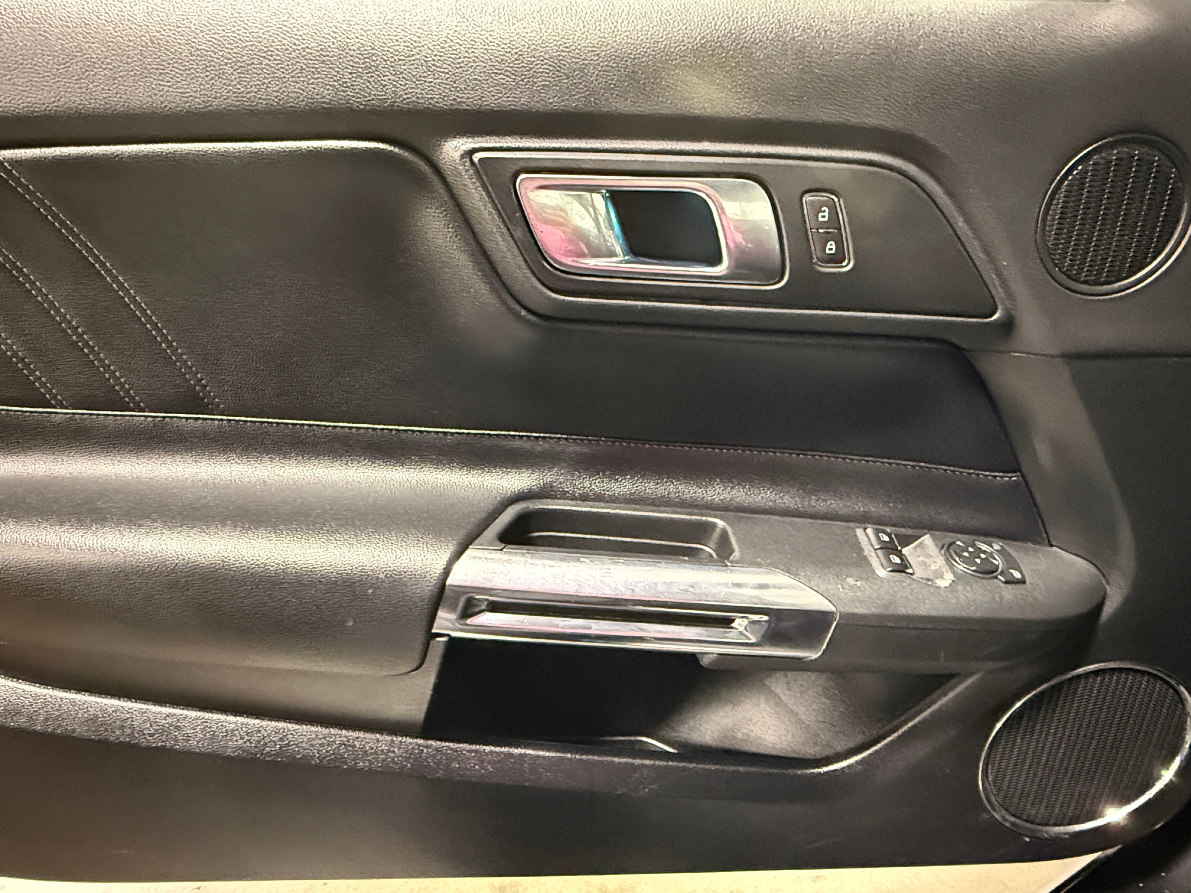 2020 Ford Mustang EcoBoost Premium - Photo 18