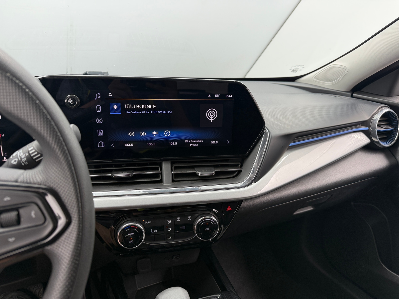 Thumbnail: 2025 Chevrolet Trax - 4
