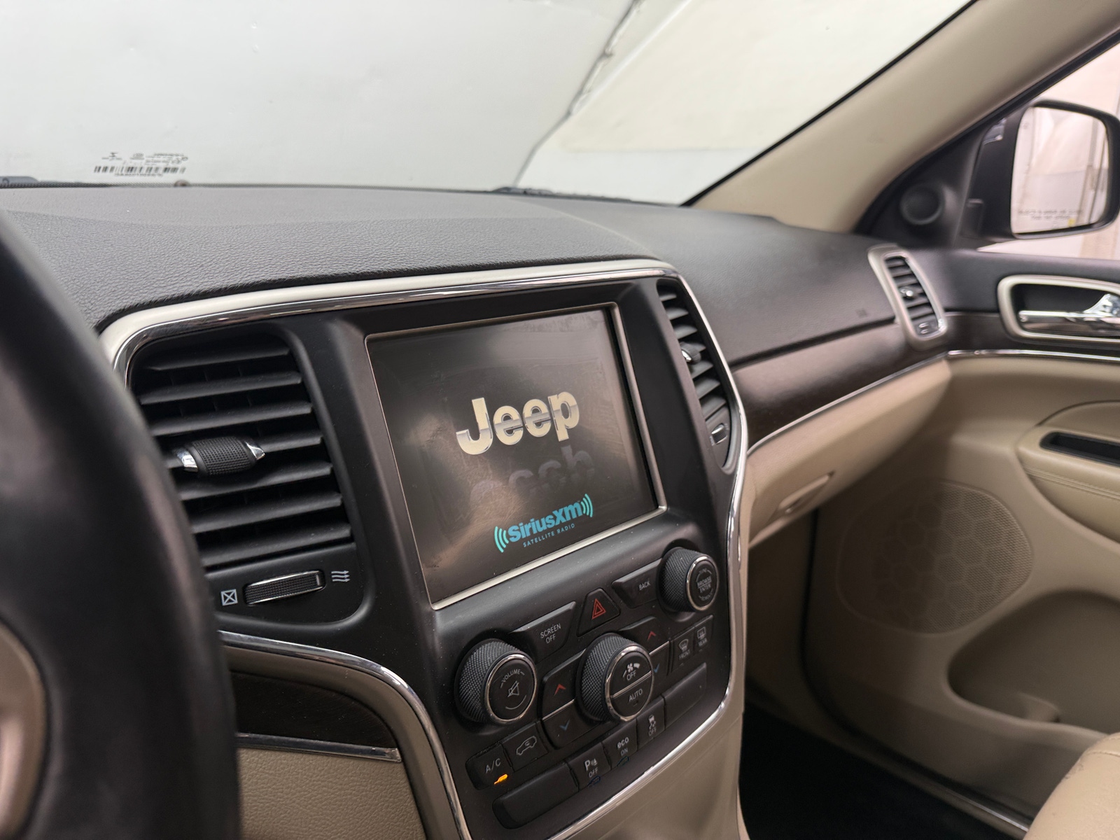 Thumbnail: 2014 Jeep Grand Cherokee - 2