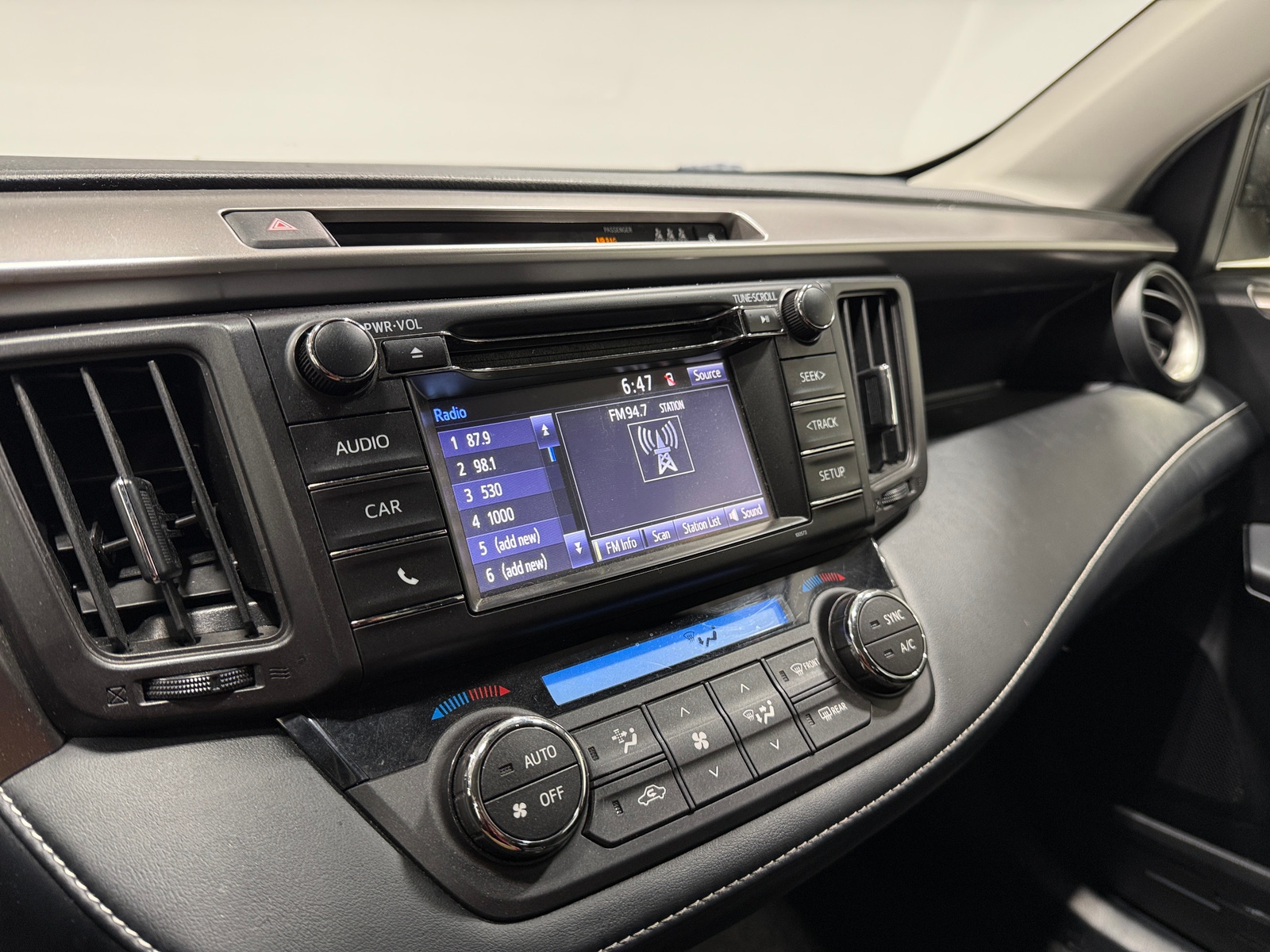 Thumbnail: 2018 Toyota RAV4 - 4