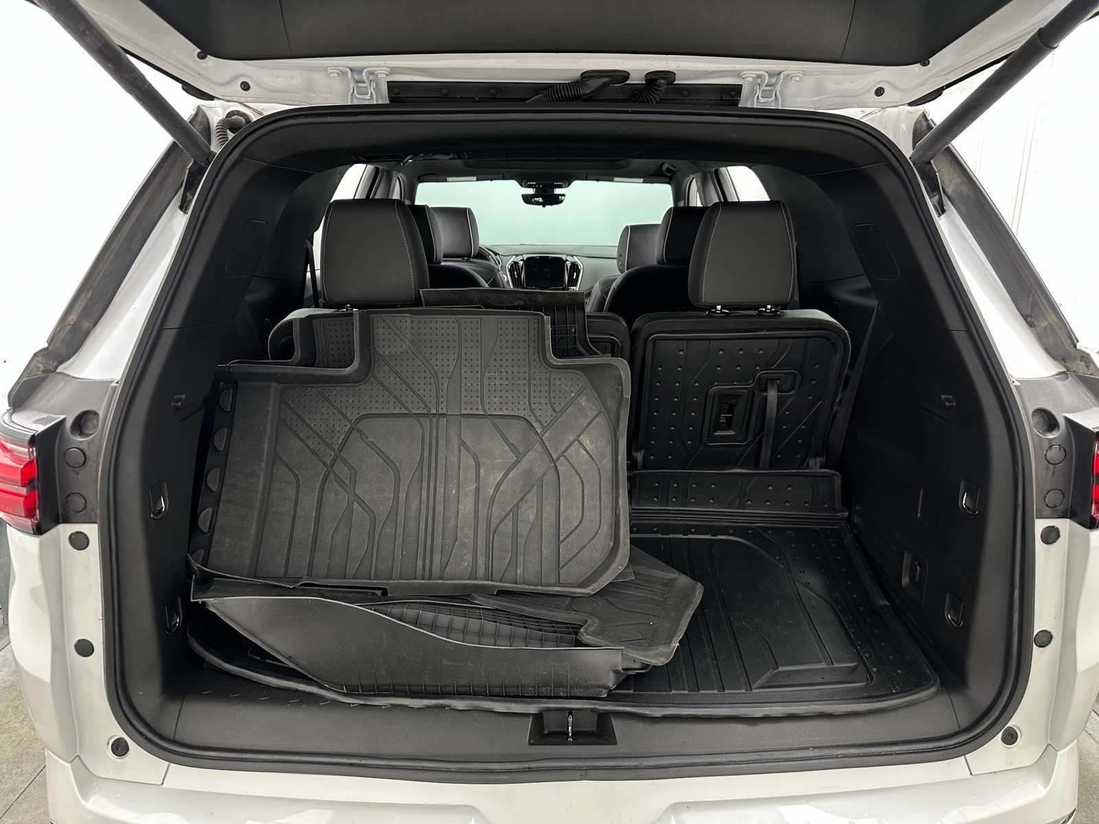 Thumbnail: 2023 Chevrolet Traverse - 6