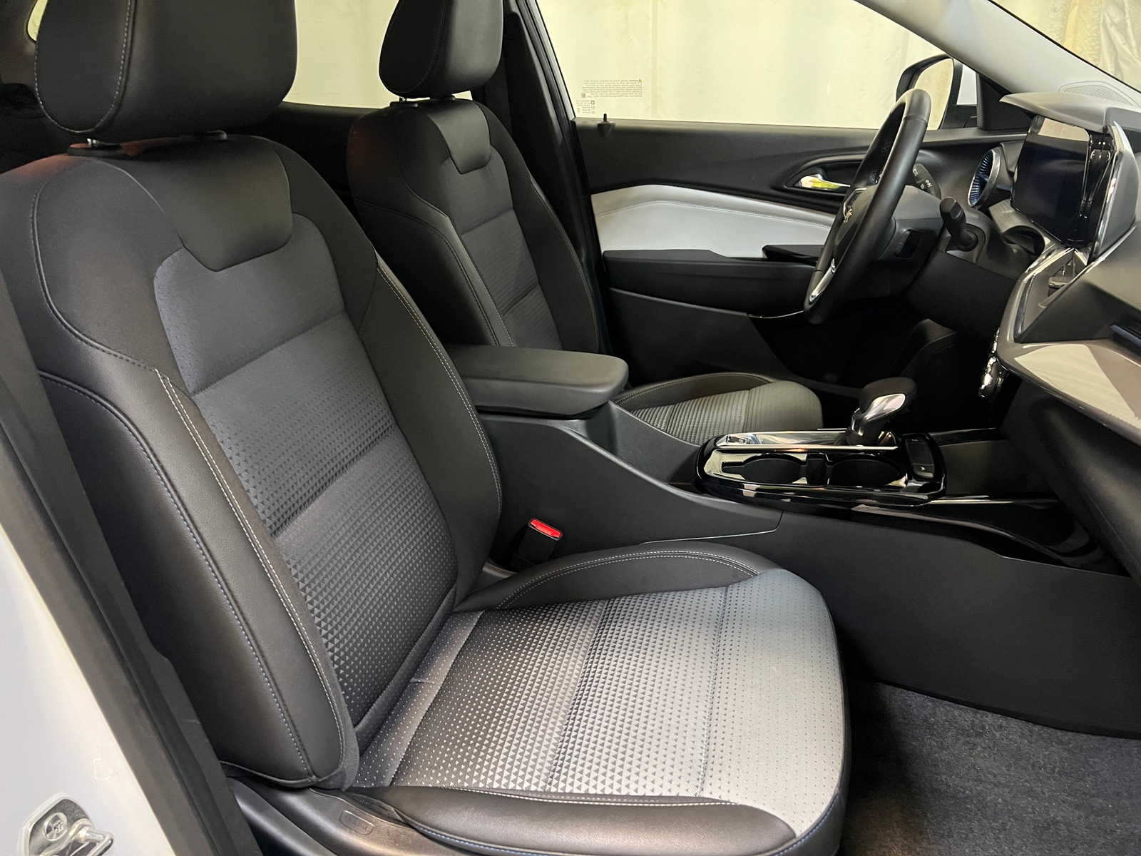 Thumbnail: 2025 Chevrolet Trax - 2