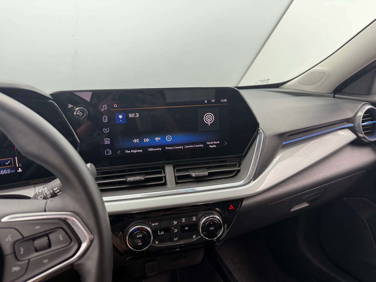 Thumbnail: 2025 Chevrolet Trax - 4