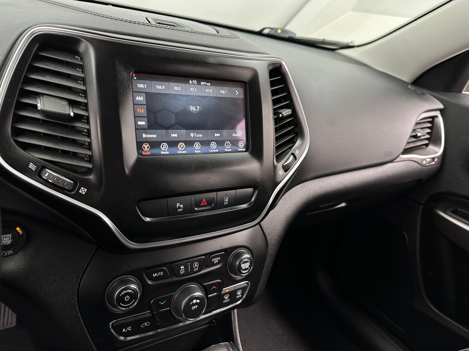 Thumbnail: 2021 Jeep Cherokee - 3