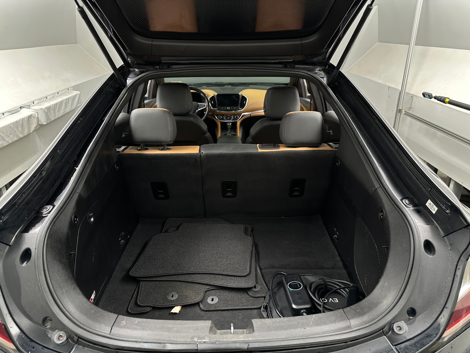 Thumbnail: 2017 Chevrolet Volt - 6