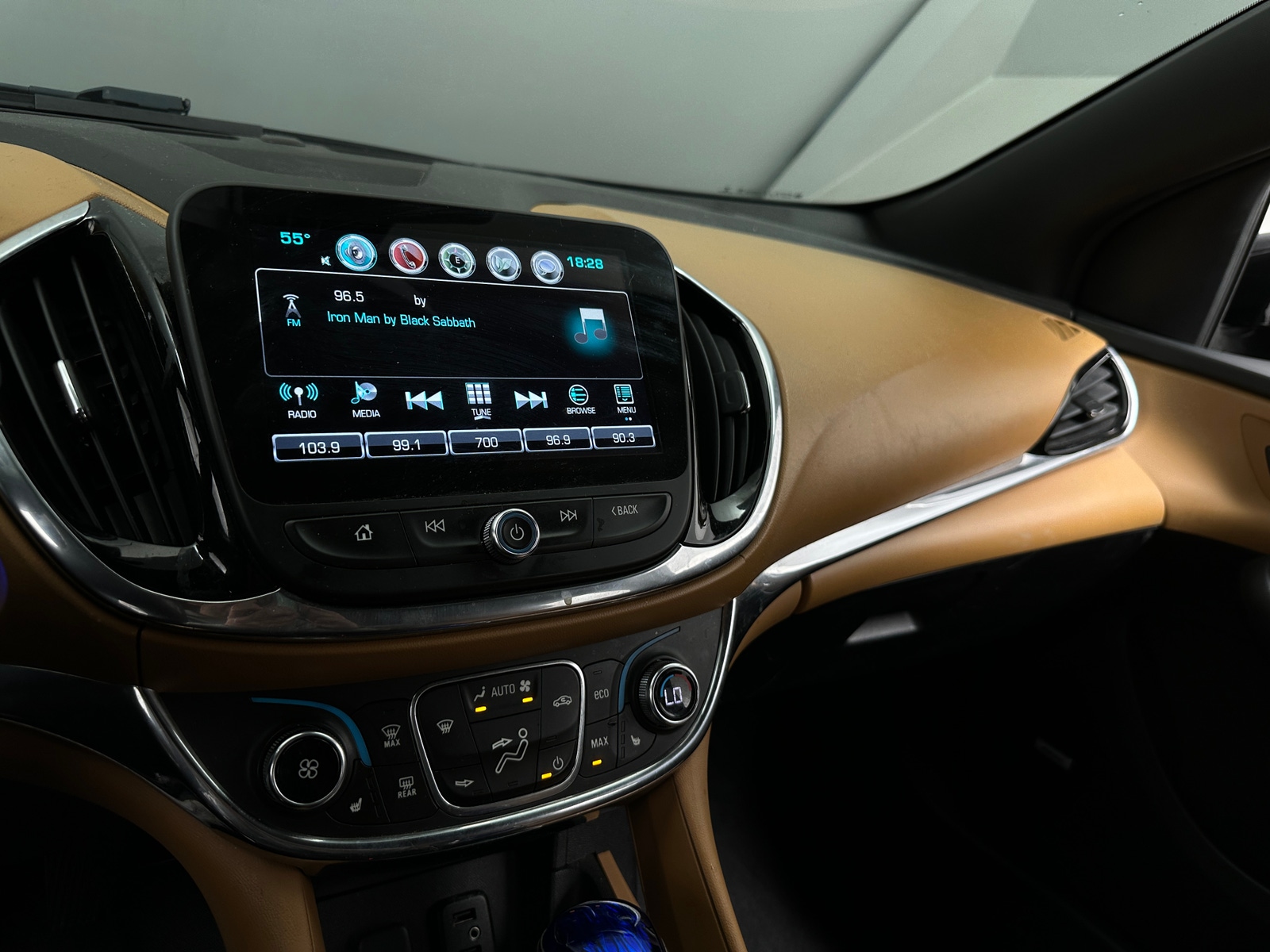 Thumbnail: 2017 Chevrolet Volt - 3
