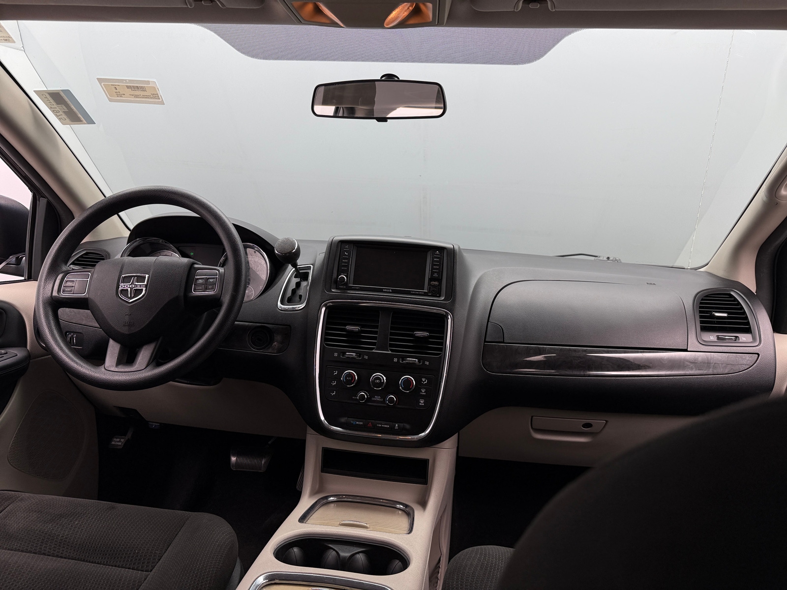 Thumbnail: 2016 Dodge Grand Caravan - 3