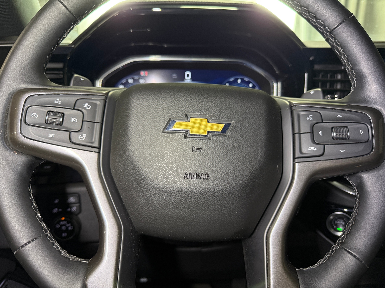 Thumbnail: 2025 Chevrolet Silverado 1500 - 4