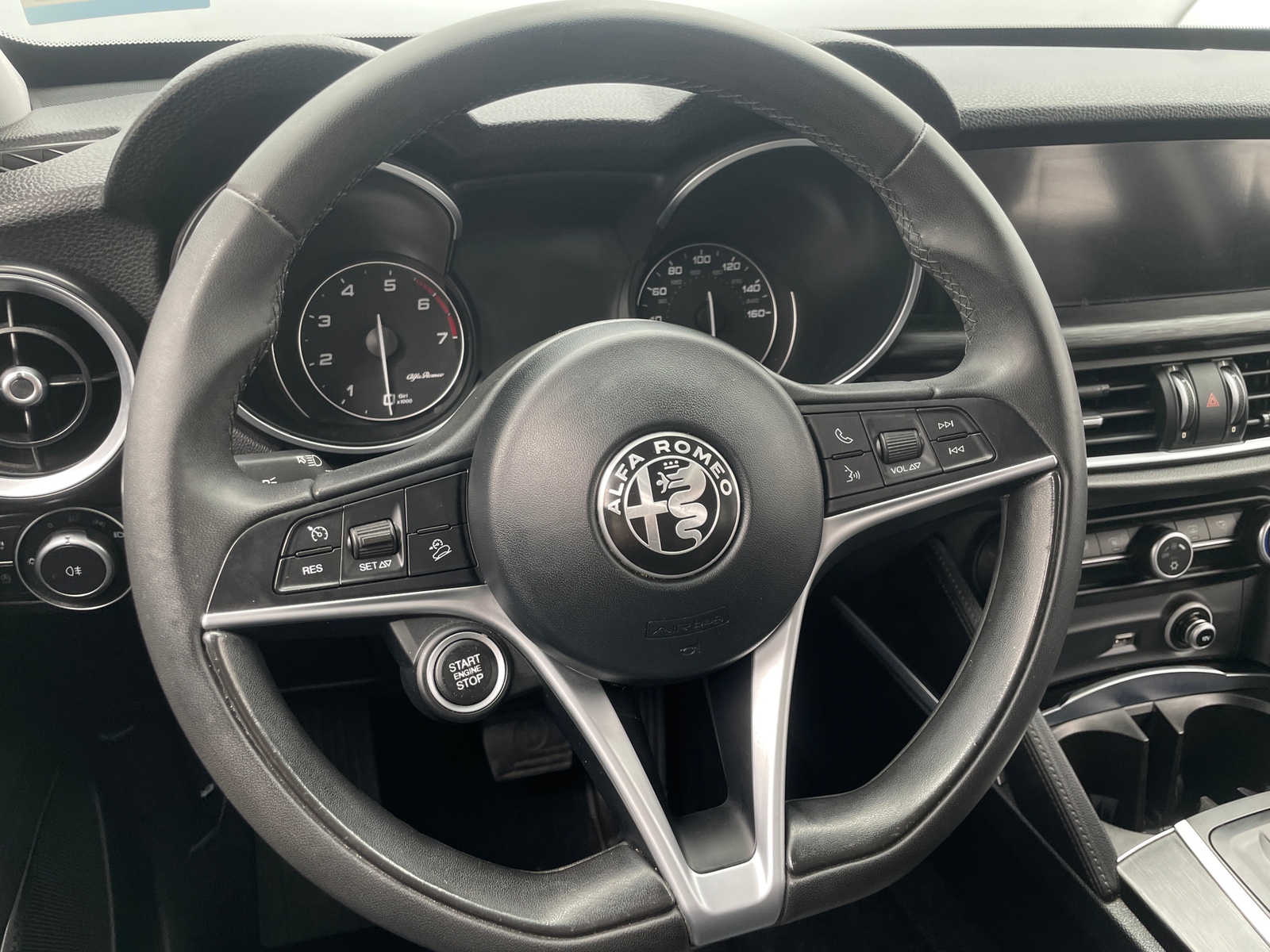 Thumbnail: 2018 Alfa Romeo Stelvio - 4