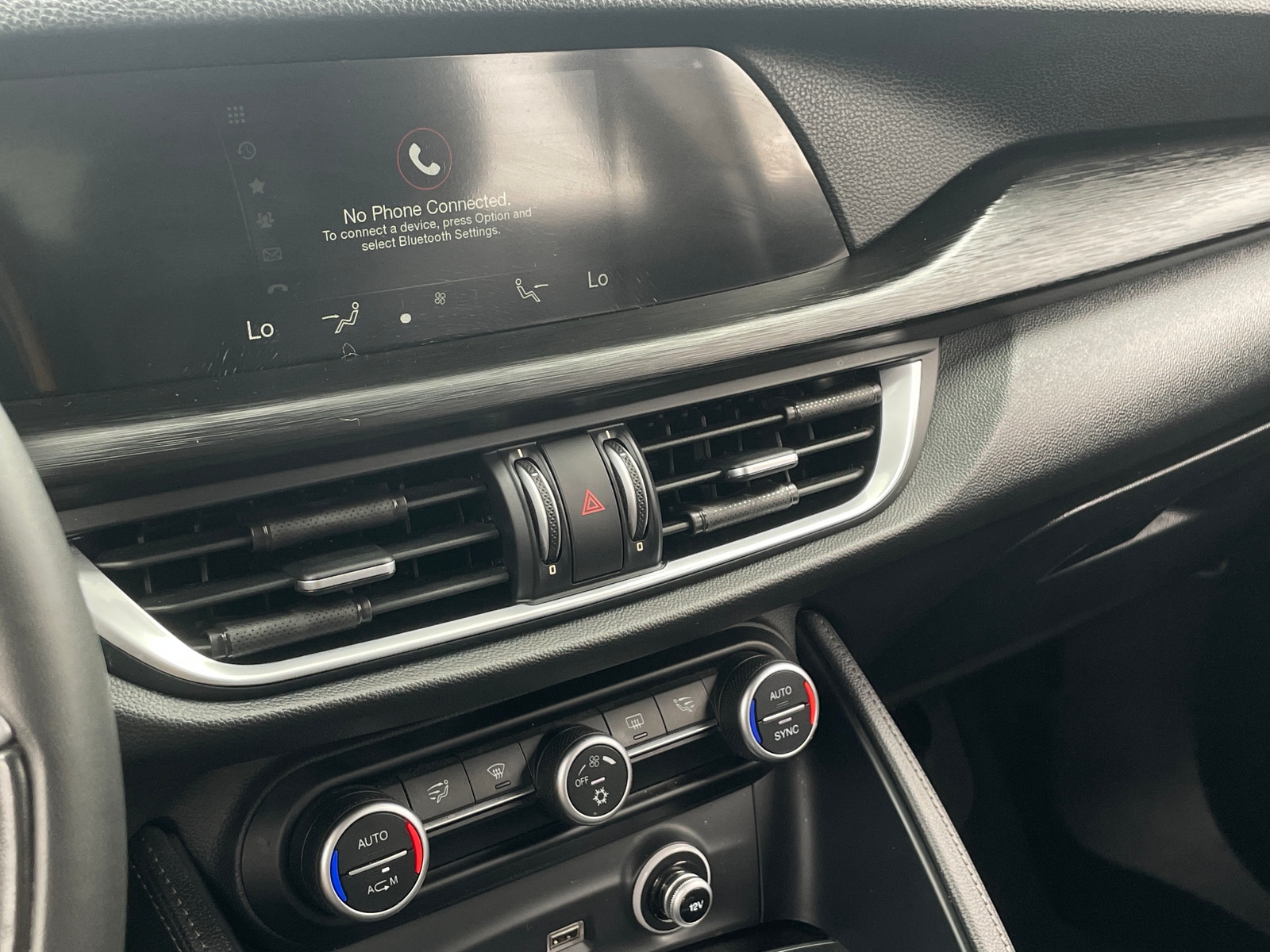 Thumbnail: 2018 Alfa Romeo Stelvio - 3