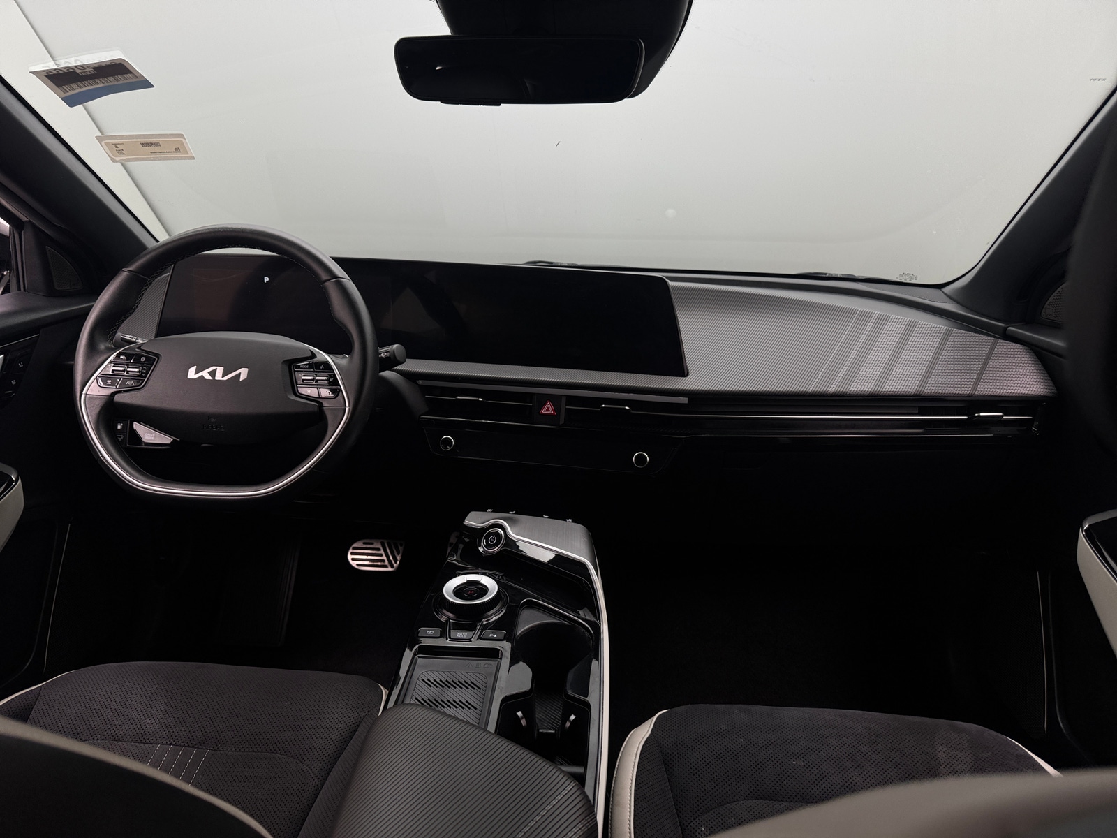 Thumbnail: 2022 Kia EV6 - 2
