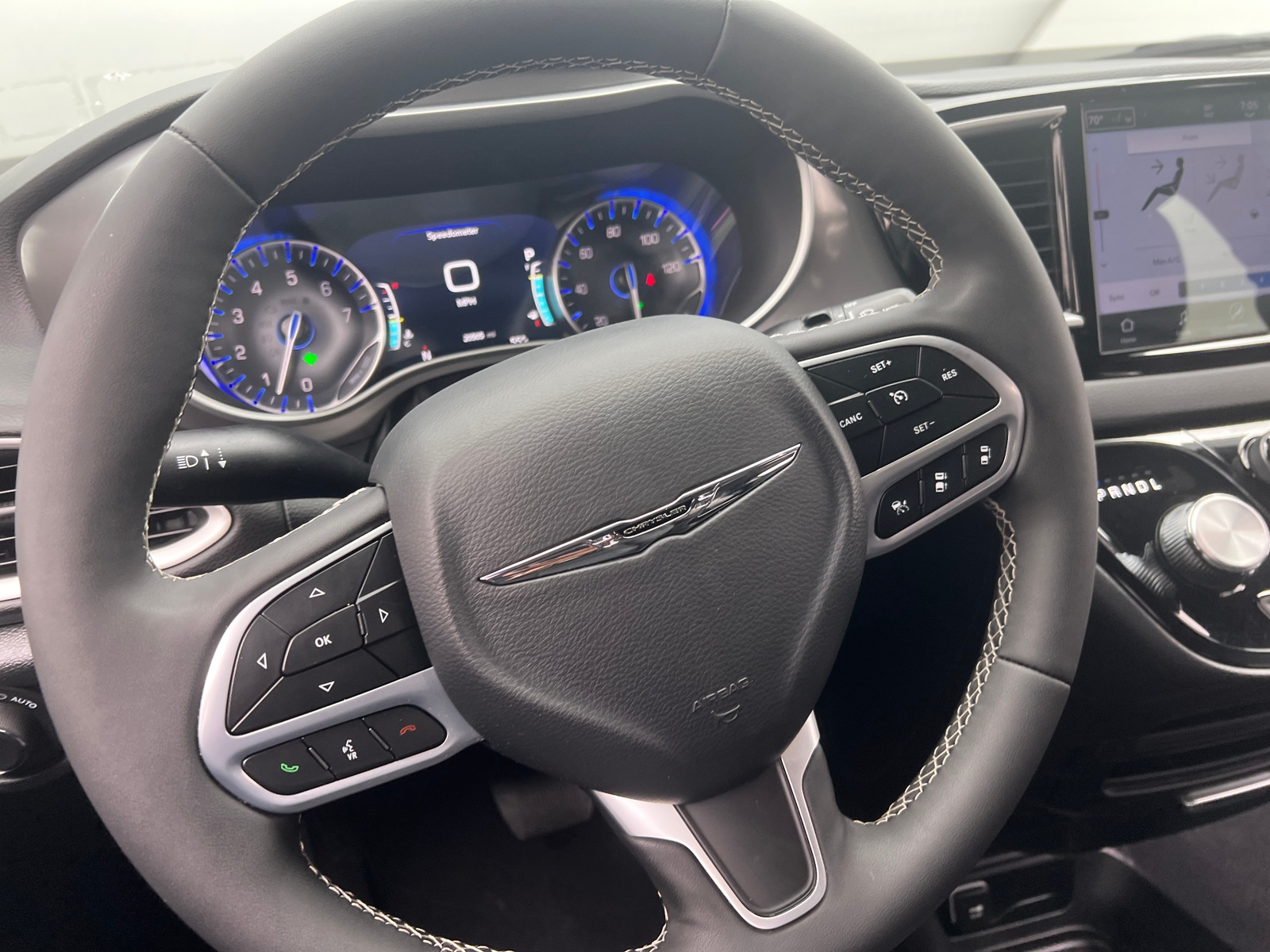 Thumbnail: 2025 Chrysler Pacifica - 4