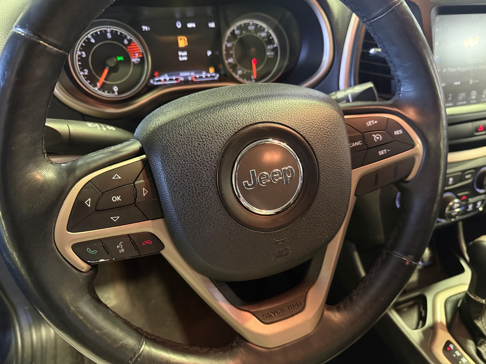 Thumbnail: 2017 Jeep Cherokee - 4