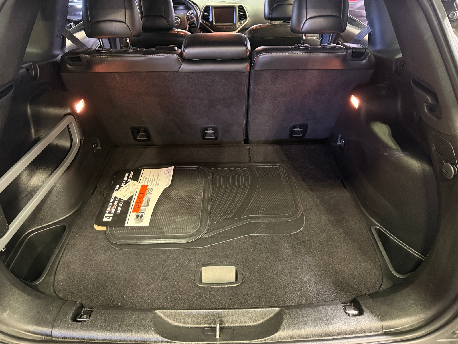 Thumbnail: 2017 Jeep Cherokee - 6