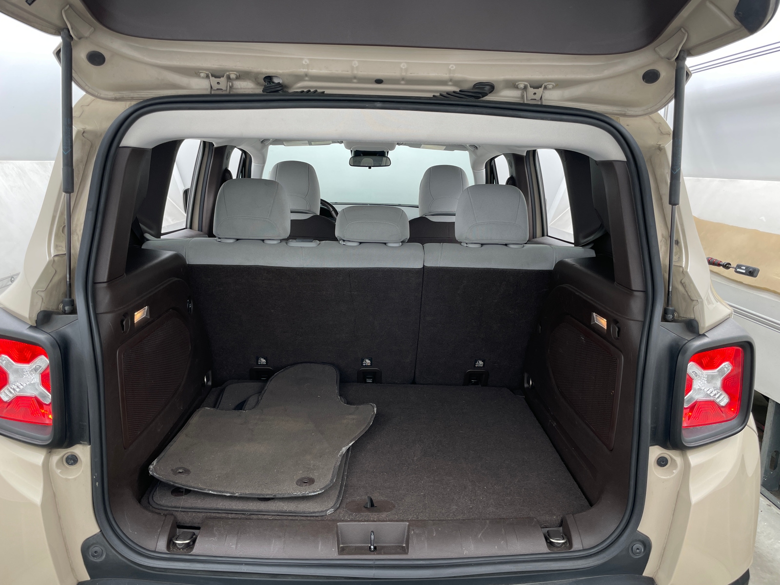 Thumbnail: 2015 Jeep Renegade - 7