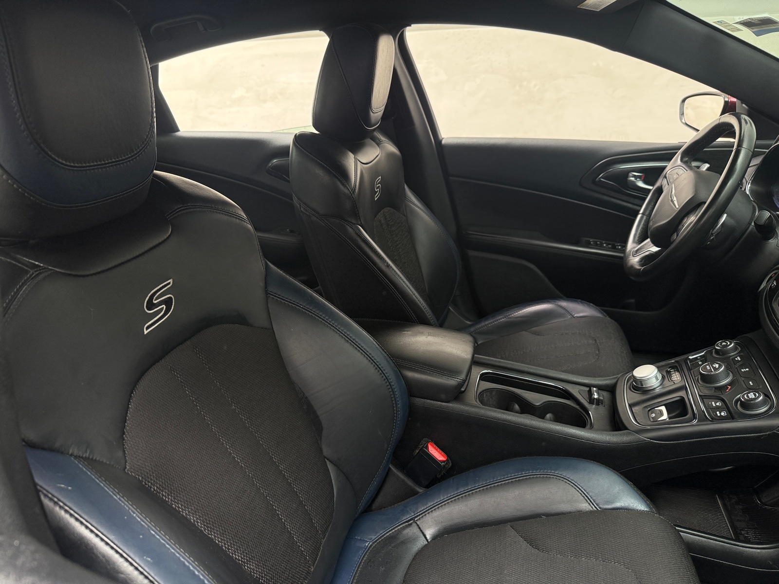 Thumbnail: 2016 Chrysler 200 - 2
