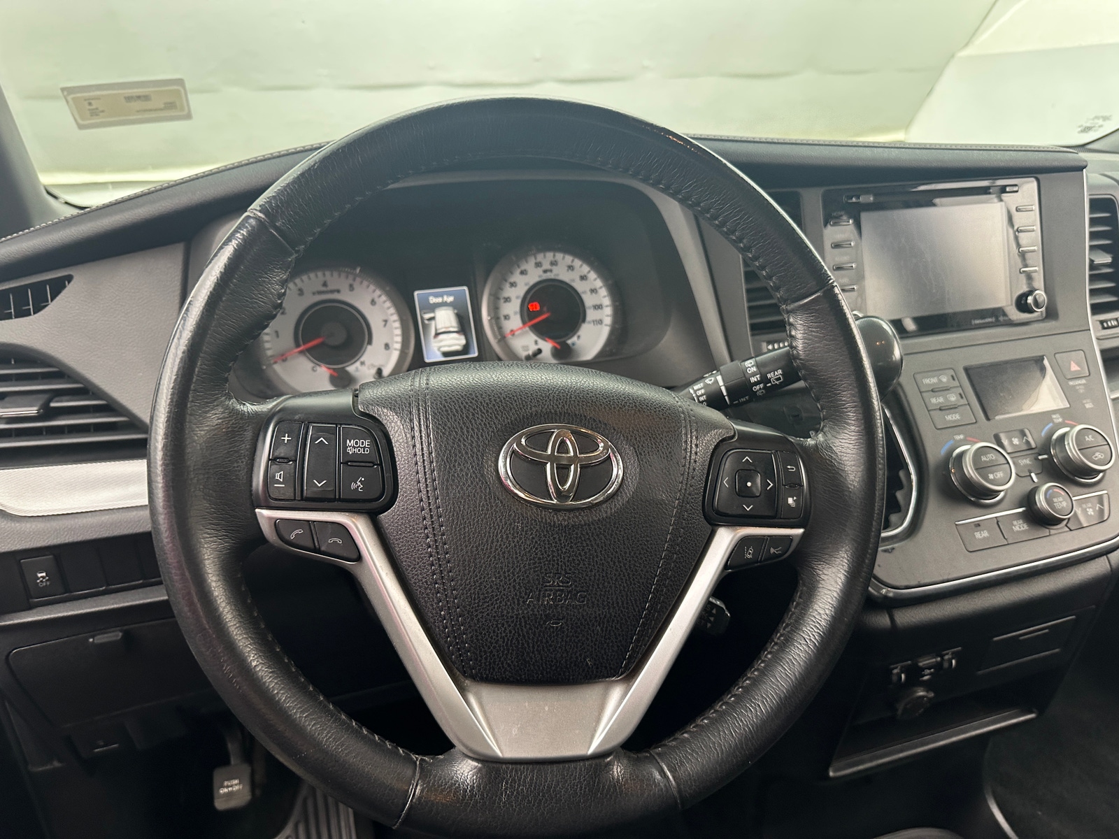 Thumbnail: 2018 Toyota Sienna - 4