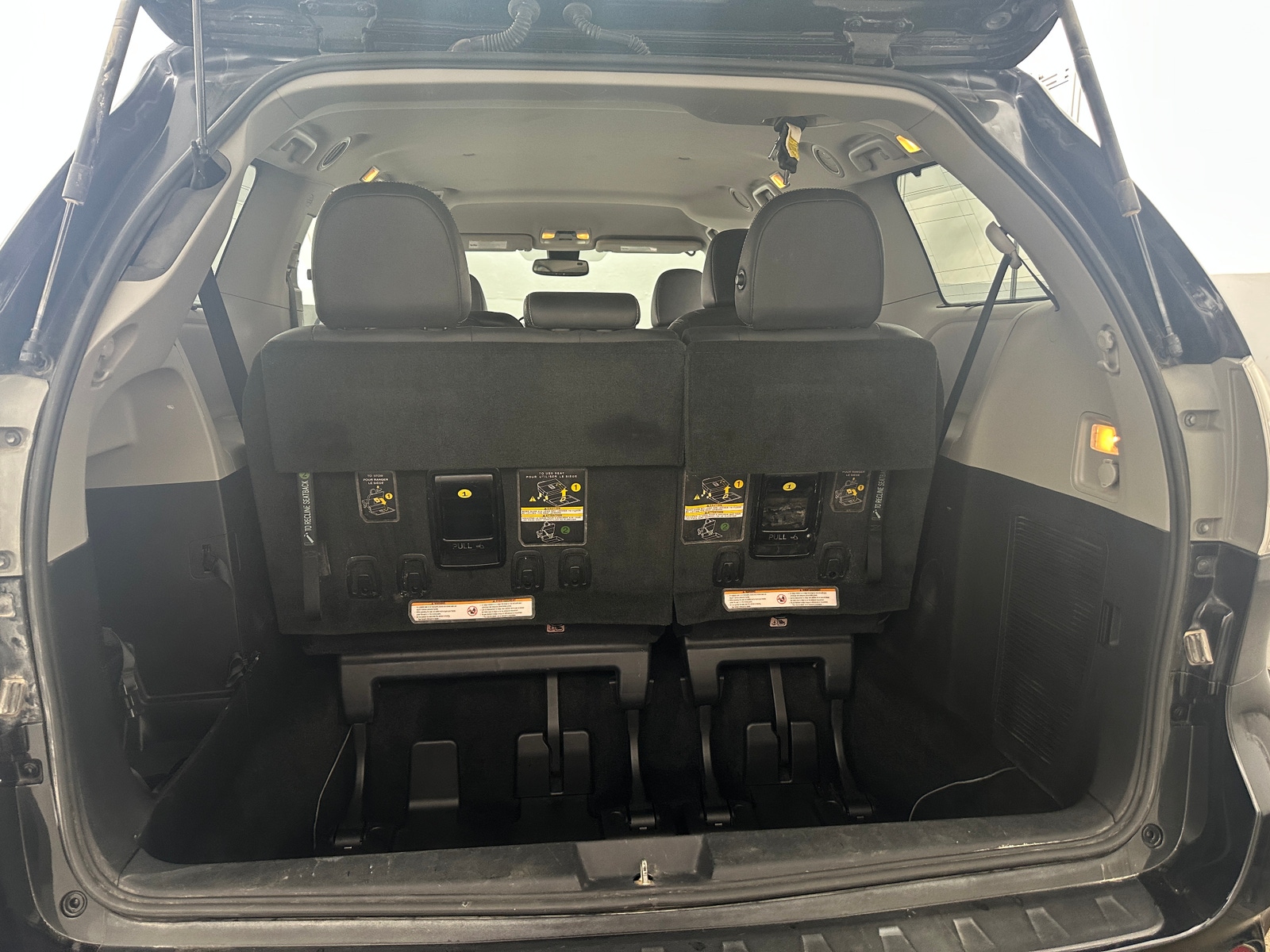 Thumbnail: 2018 Toyota Sienna - 6