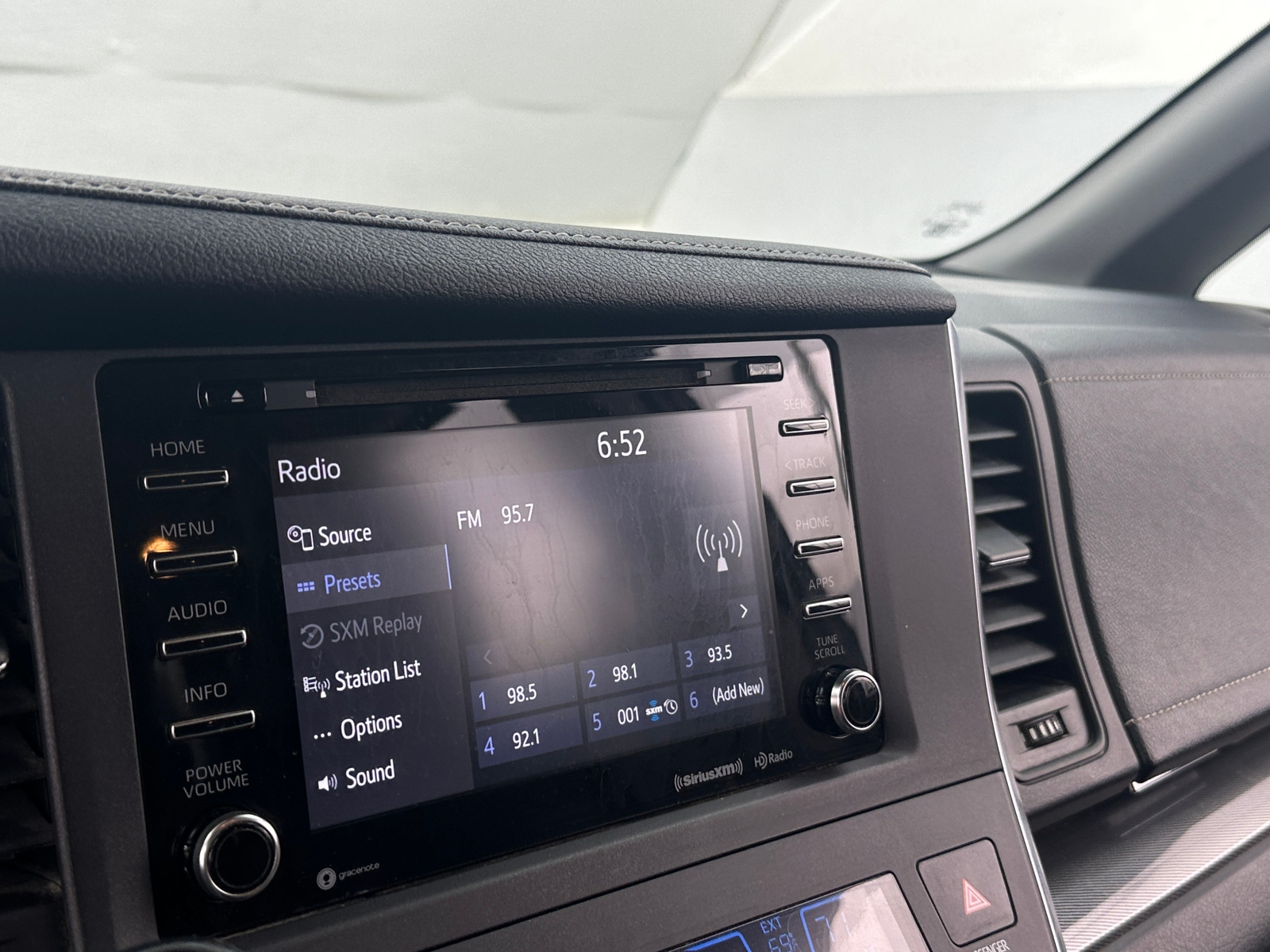 Thumbnail: 2018 Toyota Sienna - 3
