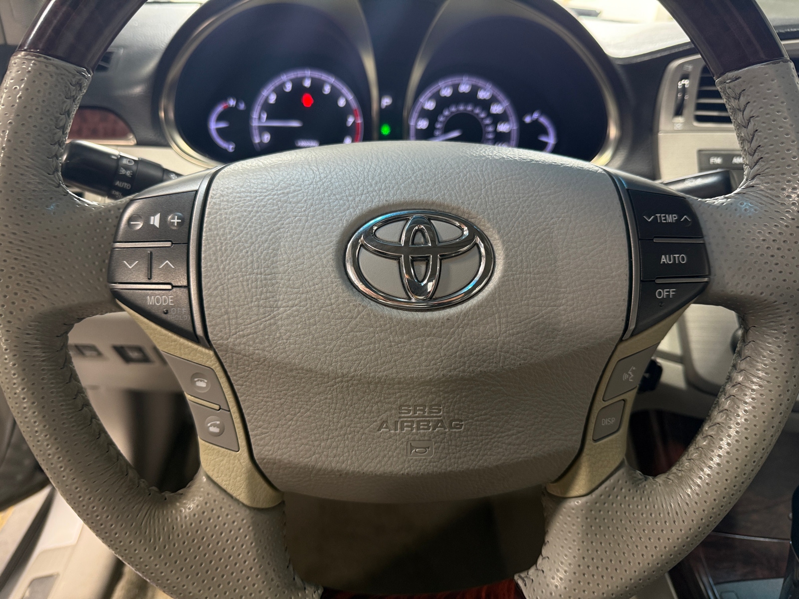 Thumbnail: 2011 Toyota Avalon - 4